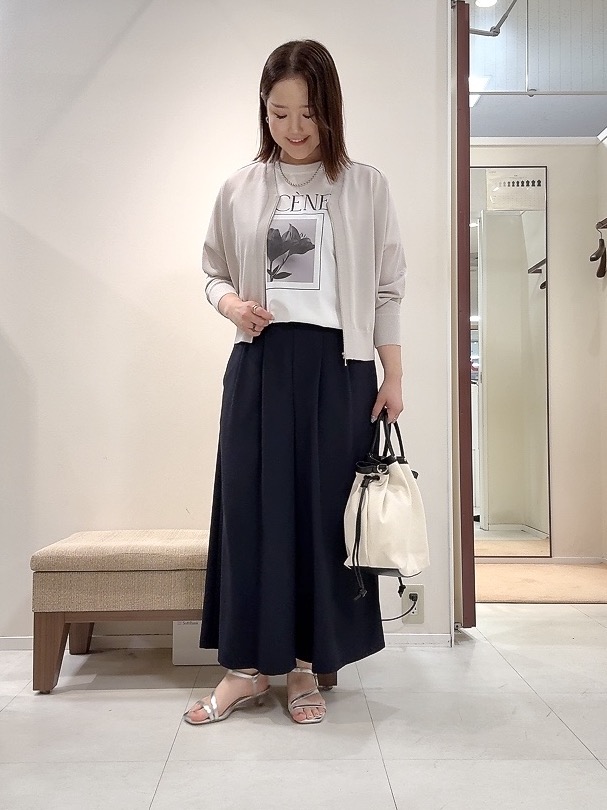 YUIさんの「UNTITLED｜【アンサンブル可/日除け・冷房対策】シアーレーヨンZIPカーディガン」を使ったコーディネート