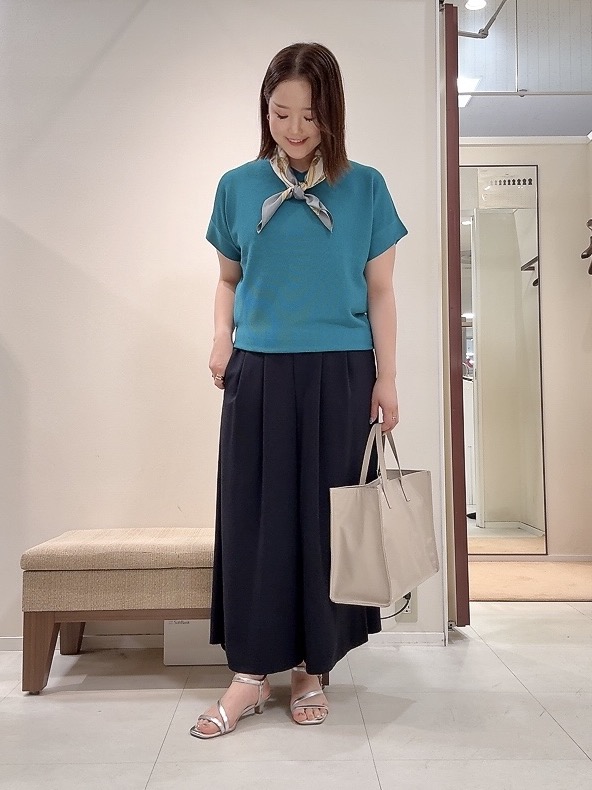 YUIさんの「UNTITLED｜【11色展開/体型カバー】前後2WAYフレンチスリーブニット」を使ったコーディネート