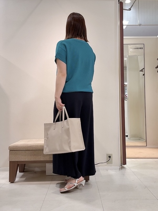 YUIさんの「UNTITLED｜【11色展開/体型カバー】前後2WAYフレンチスリーブニット」を使ったコーディネート