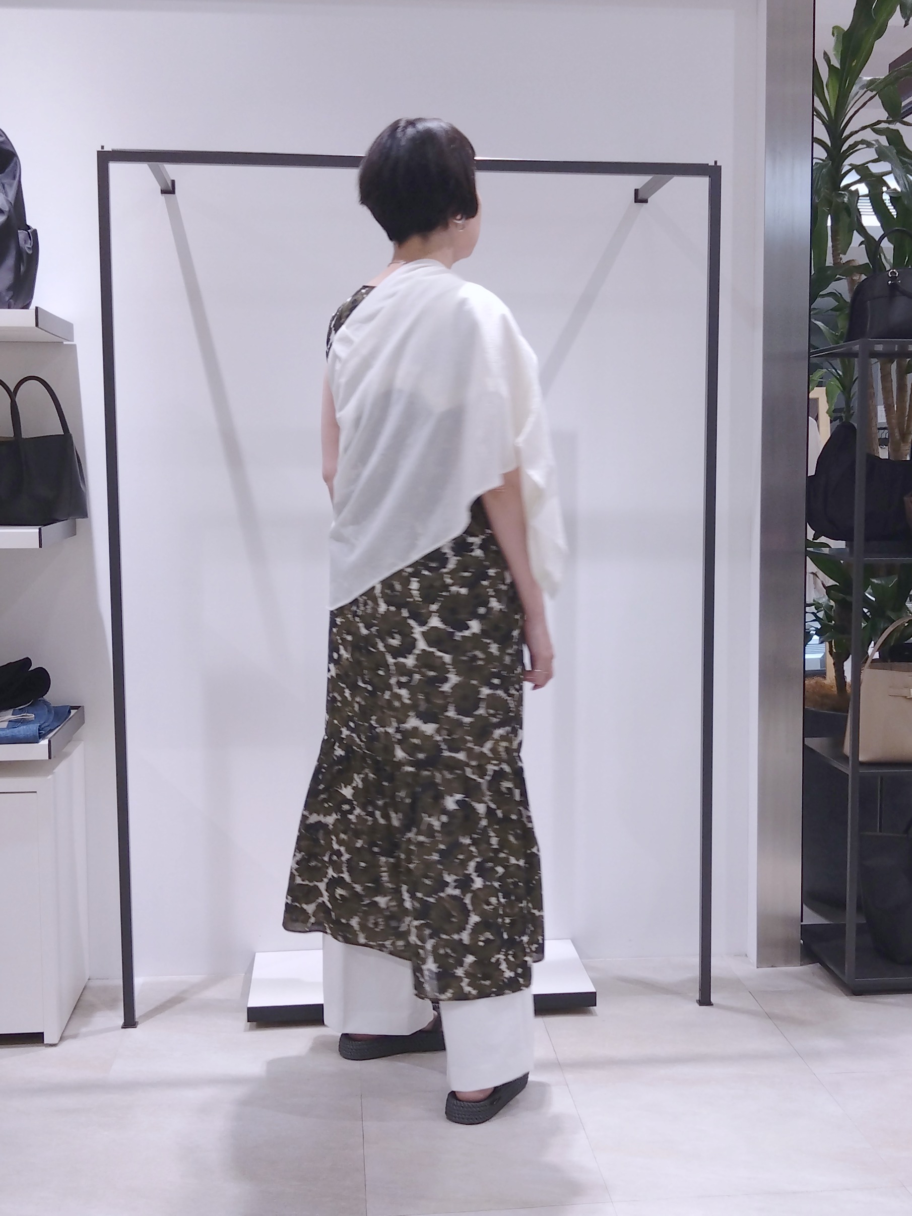 まちこさんの「UNTITLED｜【2WAY/マシンウォッシャブル】カシュクールデザインシャツ」を使ったコーディネート