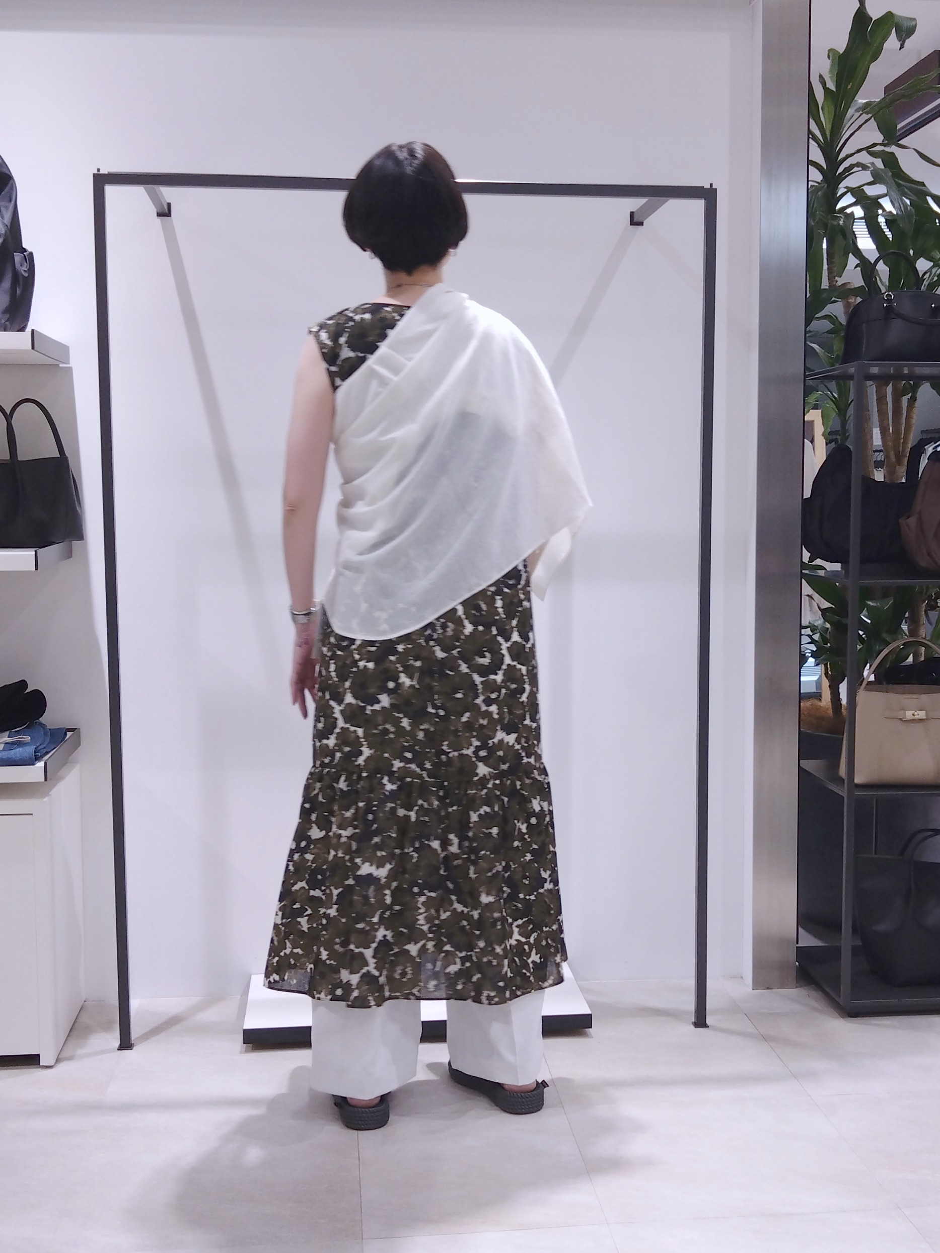 まちこさんの「UNTITLED｜【2WAY/マシンウォッシャブル】カシュクールデザインシャツ」を使ったコーディネート