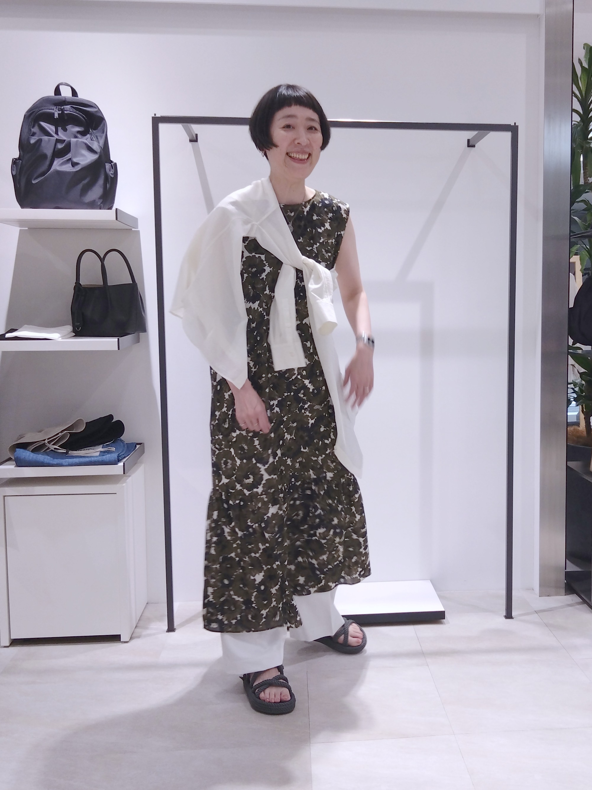 まちこさんの「UNTITLED｜【2WAY/マシンウォッシャブル】カシュクールデザインシャツ」を使ったコーディネート