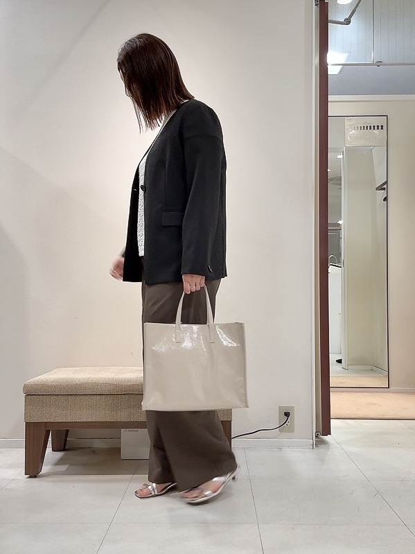 YUIさんの「UNTITLED｜【さらりと快適/セットアップ可/UV/接触冷感】スラブカラーレスジャケット」を使ったコーディネート