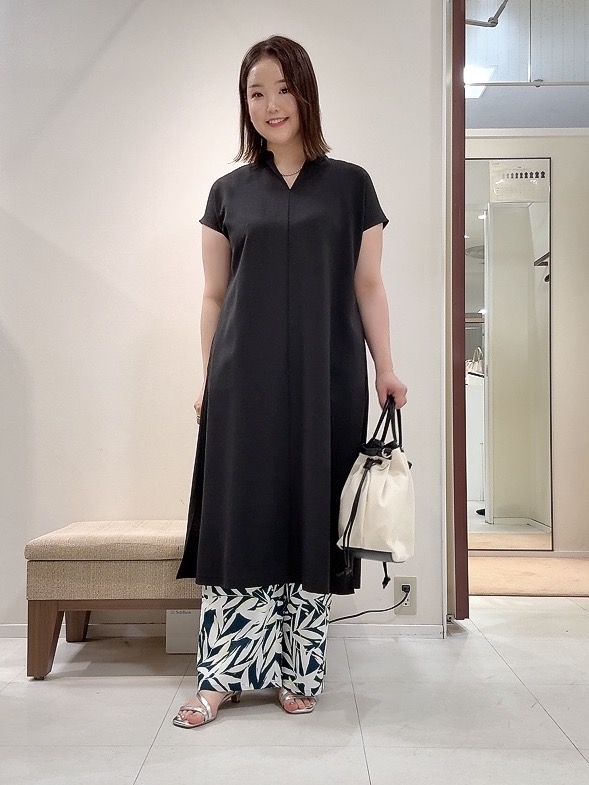 YUIさんの「UNTITLED｜【UV/接触冷感/遮熱/通気性】スラブバンドカラーワンピース」を使ったコーディネート