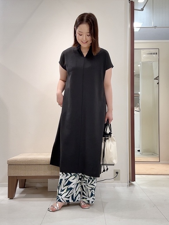 YUIさんの「UNTITLED｜【UV/接触冷感/遮熱/通気性】スラブバンドカラーワンピース」を使ったコーディネート