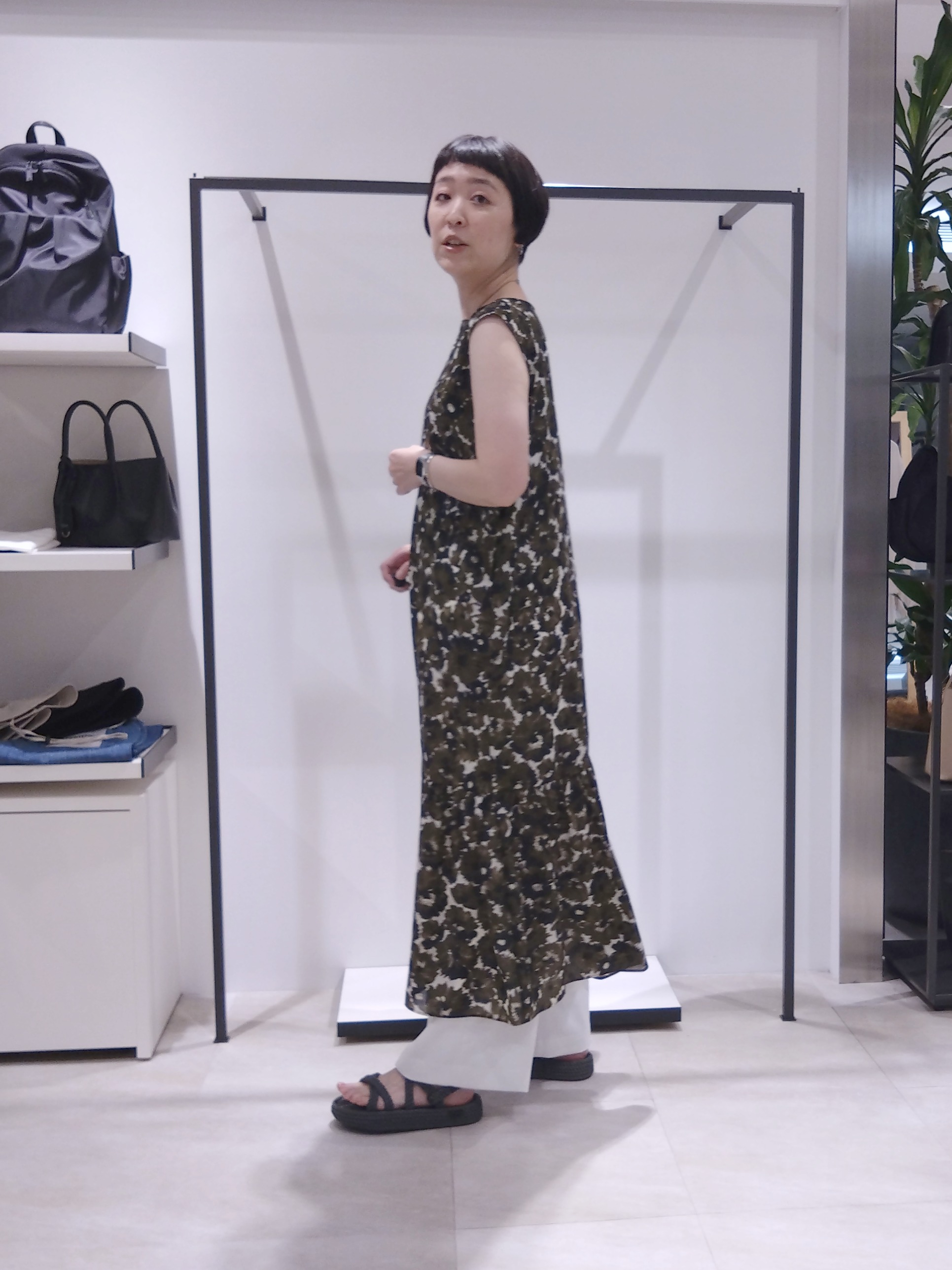 まちこさんの「UNTITLED｜【花柄/着映え】フラワープリントワンピース」を使ったコーディネート