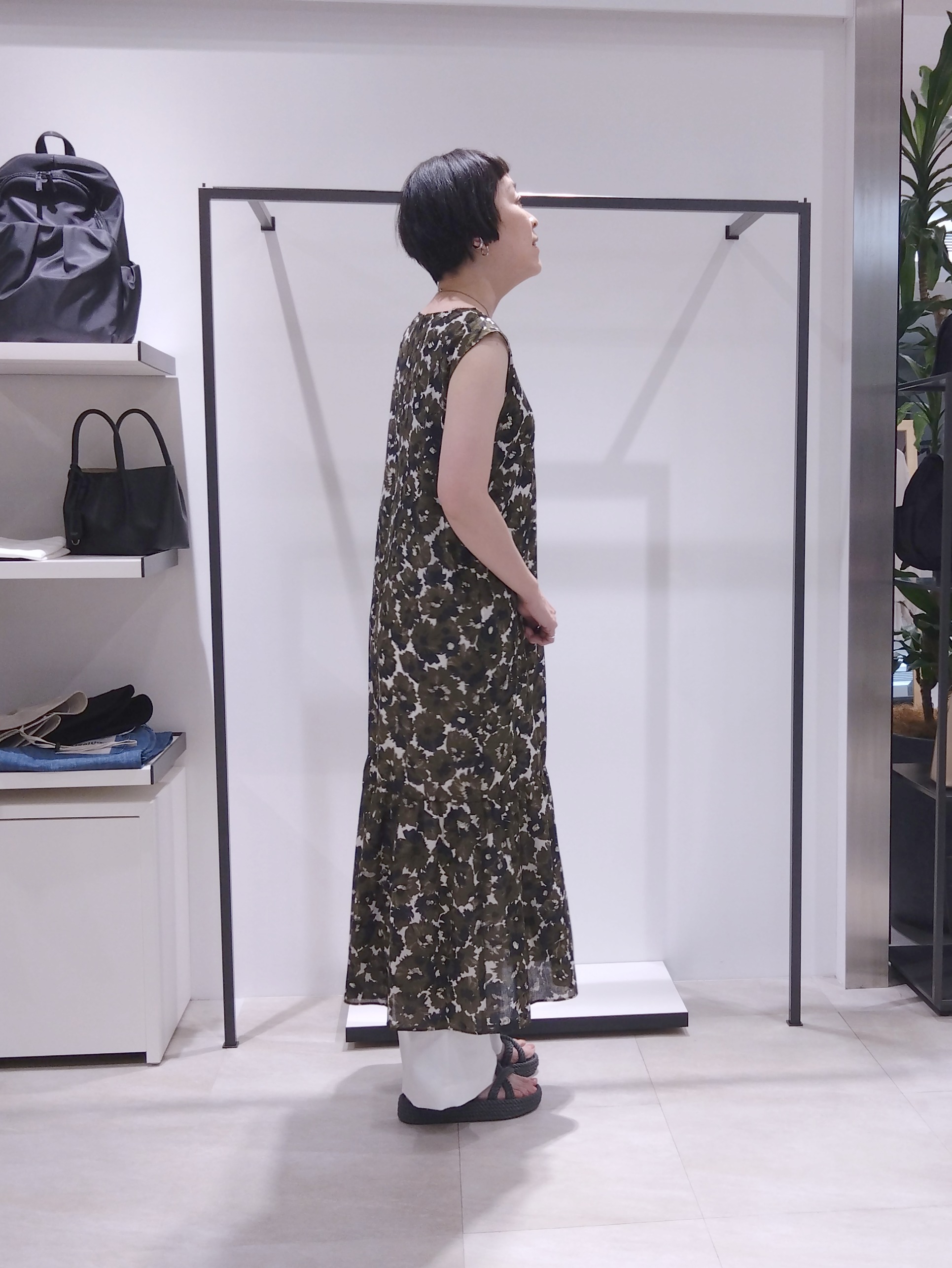 まちこさんの「UNTITLED｜【花柄/着映え】フラワープリントワンピース」を使ったコーディネート