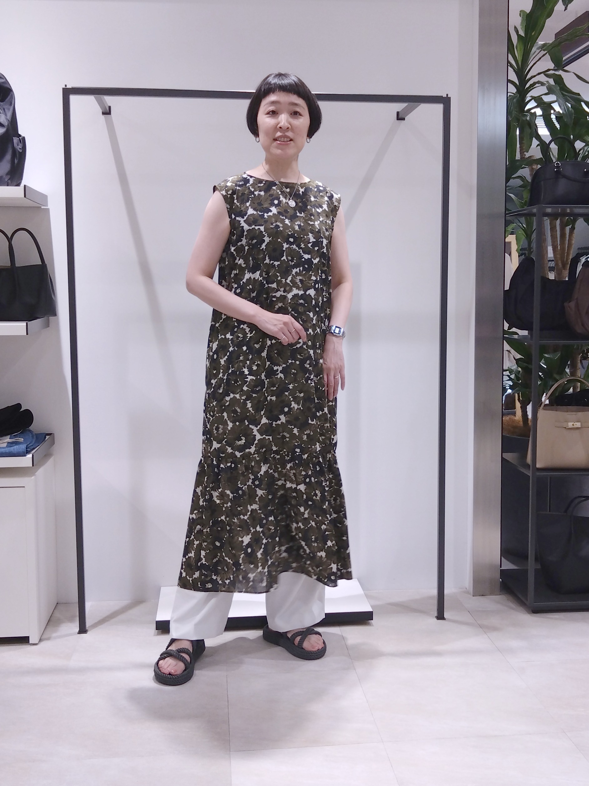 まちこさんの「UNTITLED｜【花柄/着映え】フラワープリントワンピース」を使ったコーディネート