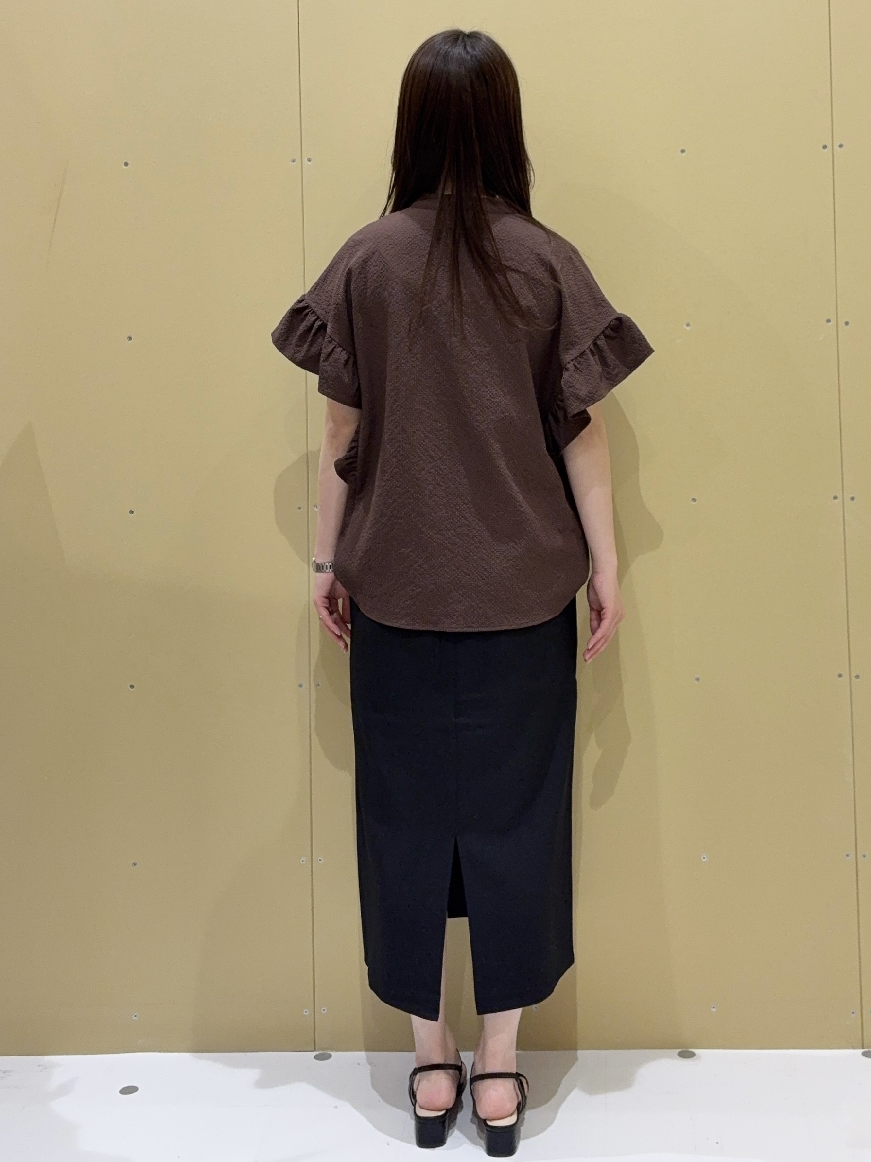 EMIRIさんの「OPAQUE.CLIP｜【UV】フリルスキッパーブラウス《洗濯機OK》」を使ったコーディネート