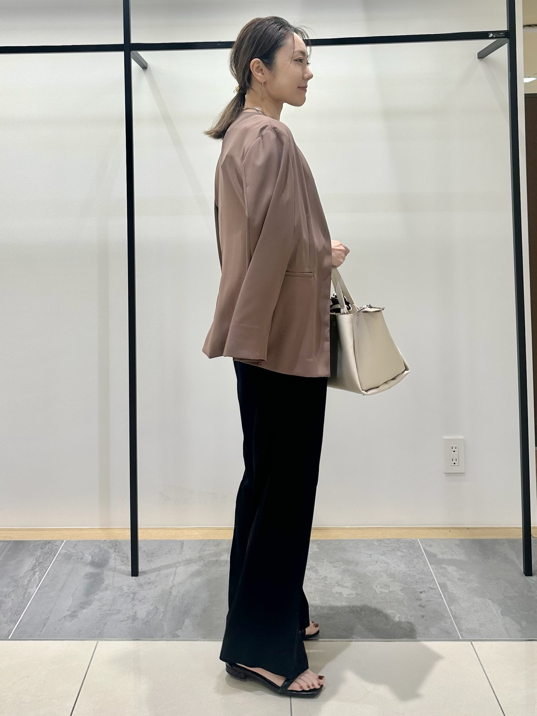 MAIさんの「INDIVI｜【抗菌防臭／消臭】上品光沢コットンTシャツ」を使ったコーディネート