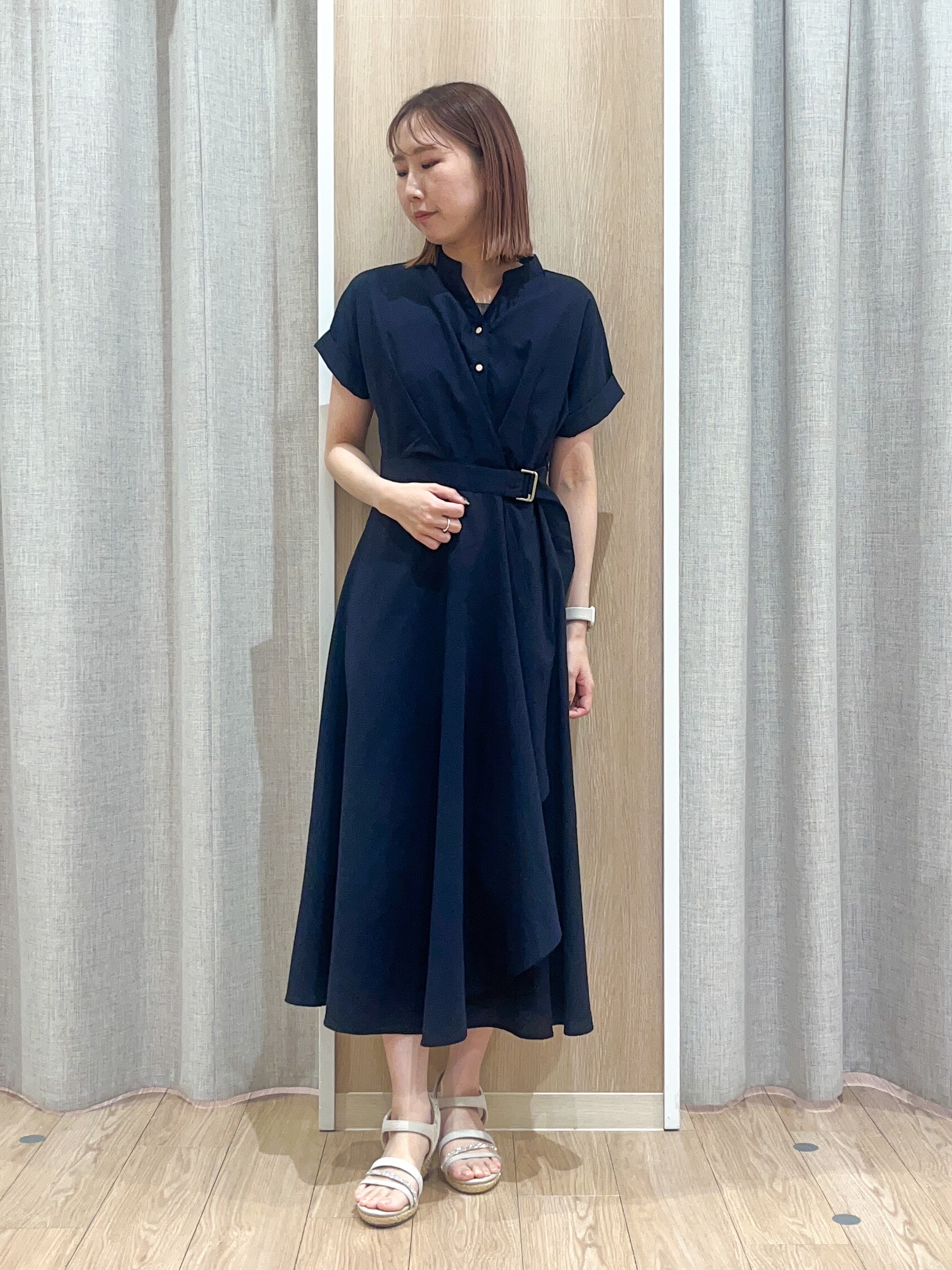 みーちゃんさんの「grove｜【洗える】さらっと軽やか、カシュクール風サッカーワンピース」を使ったコーディネート