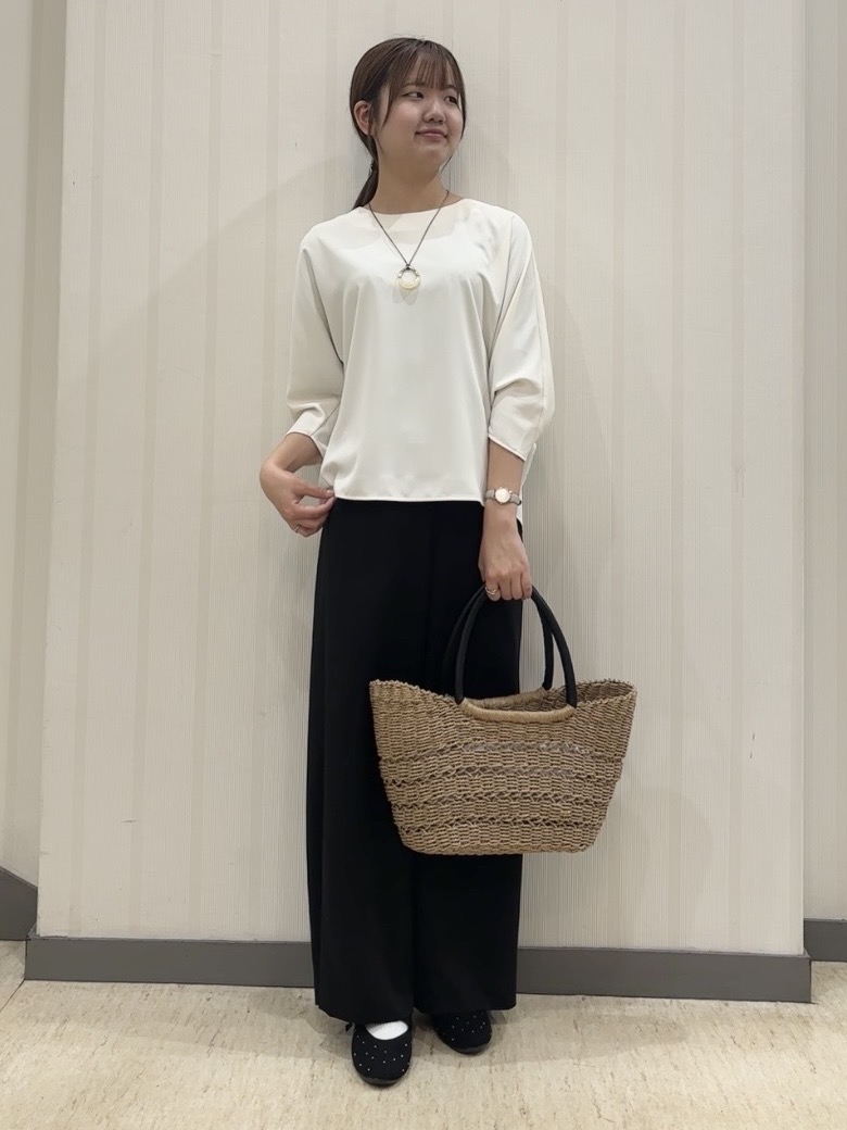 ちひさんの「INDIVI｜【さらに軽く軽快！／着る日傘】ドルマントップス」を使ったコーディネート