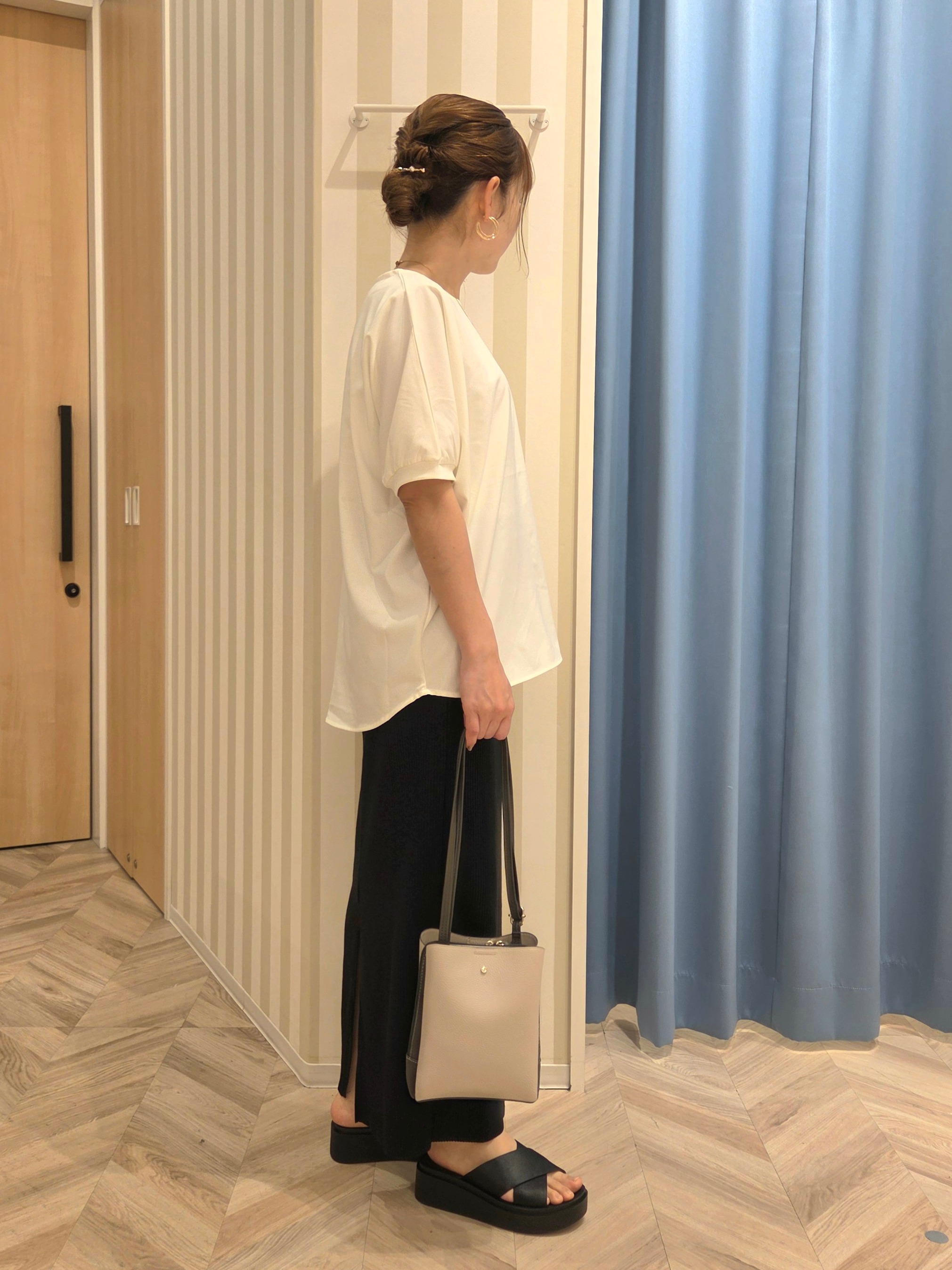 Ikumiさんの「SHOO･LA･RUE｜【ひんやり/洗濯後しわになりにくい】インせず着られる さらっとタッチのドルマンブラウス」を使ったコーディネート