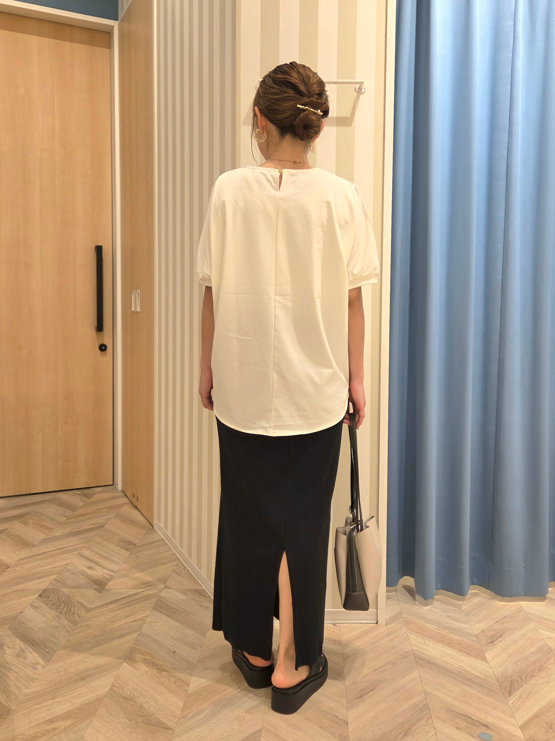 Ikumiさんの「SHOO･LA･RUE｜【ひんやり/洗濯後しわになりにくい】インせず着られる さらっとタッチのドルマンブラウス」を使ったコーディネート