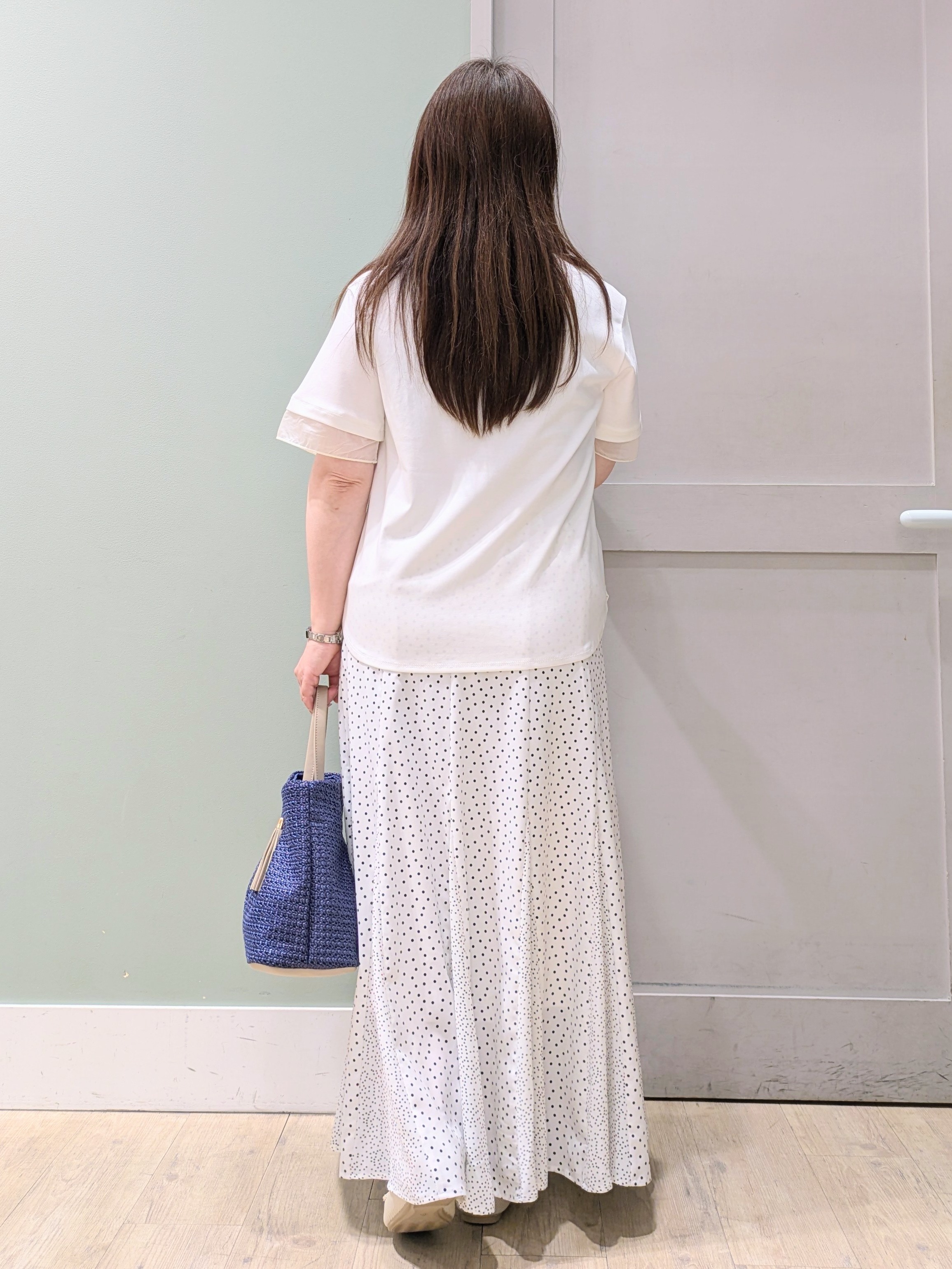 チグ♪さんの「grove｜【二の腕カバー/UVカット・ひんやり】袖口シアースクエアネックTシャツ」を使ったコーディネート