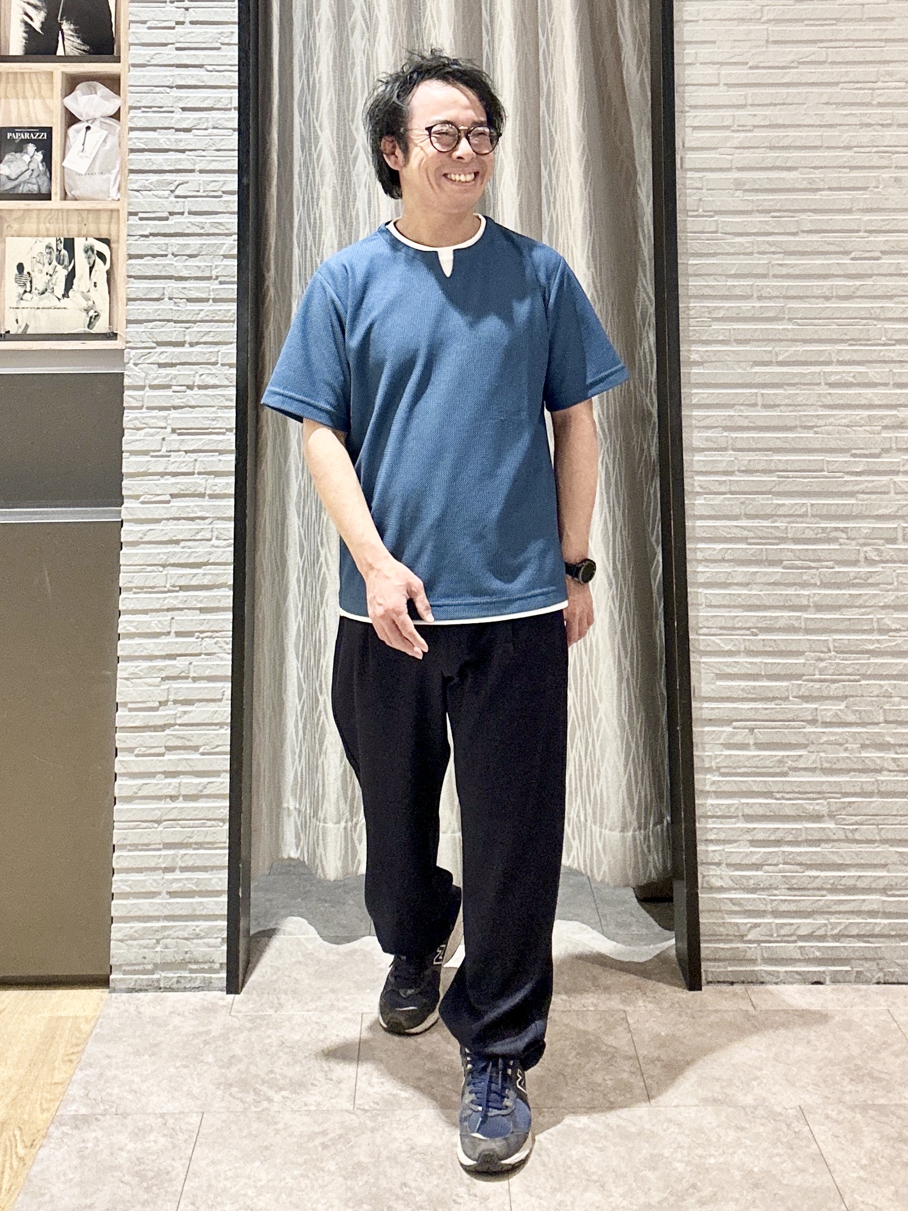 KENJI Iさんの「THE SHOP TK｜【一枚でコーディネートが完成！】レイヤード風 キーネック 半袖Tシャツ 洗濯機OK」を使ったコーディネート