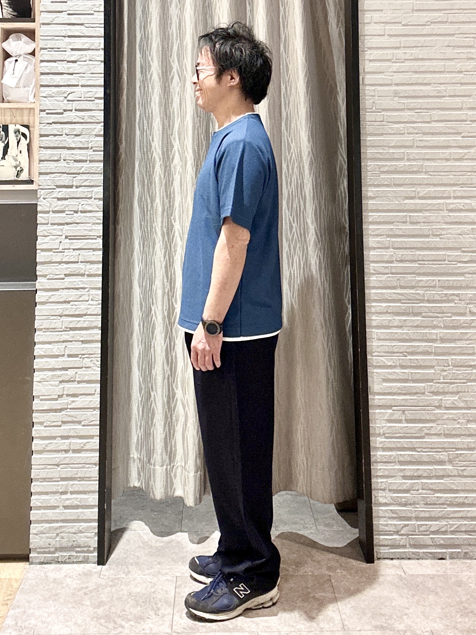 KENJI Iさんの「THE SHOP TK｜【一枚でコーディネートが完成！】レイヤード風 キーネック 半袖Tシャツ 洗濯機OK」を使ったコーディネート
