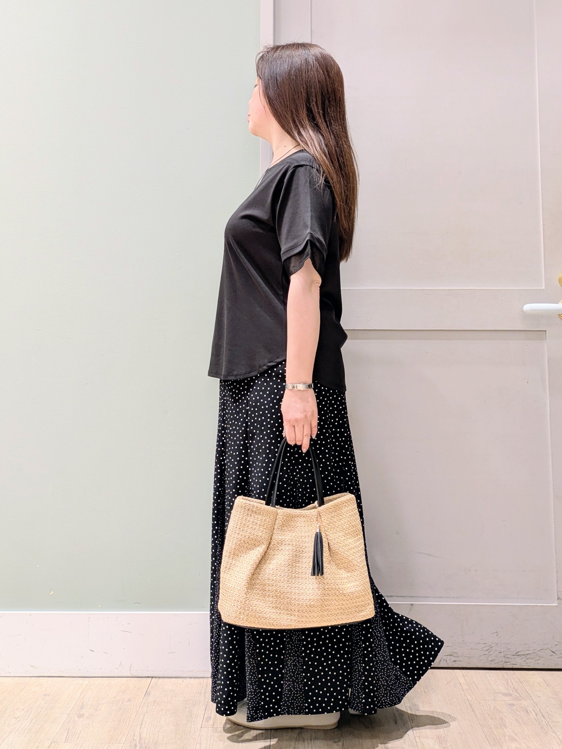 チグ♪さんの「grove｜【二の腕カバー/UVカット・ひんやり】袖口シアースクエアネックTシャツ」を使ったコーディネート