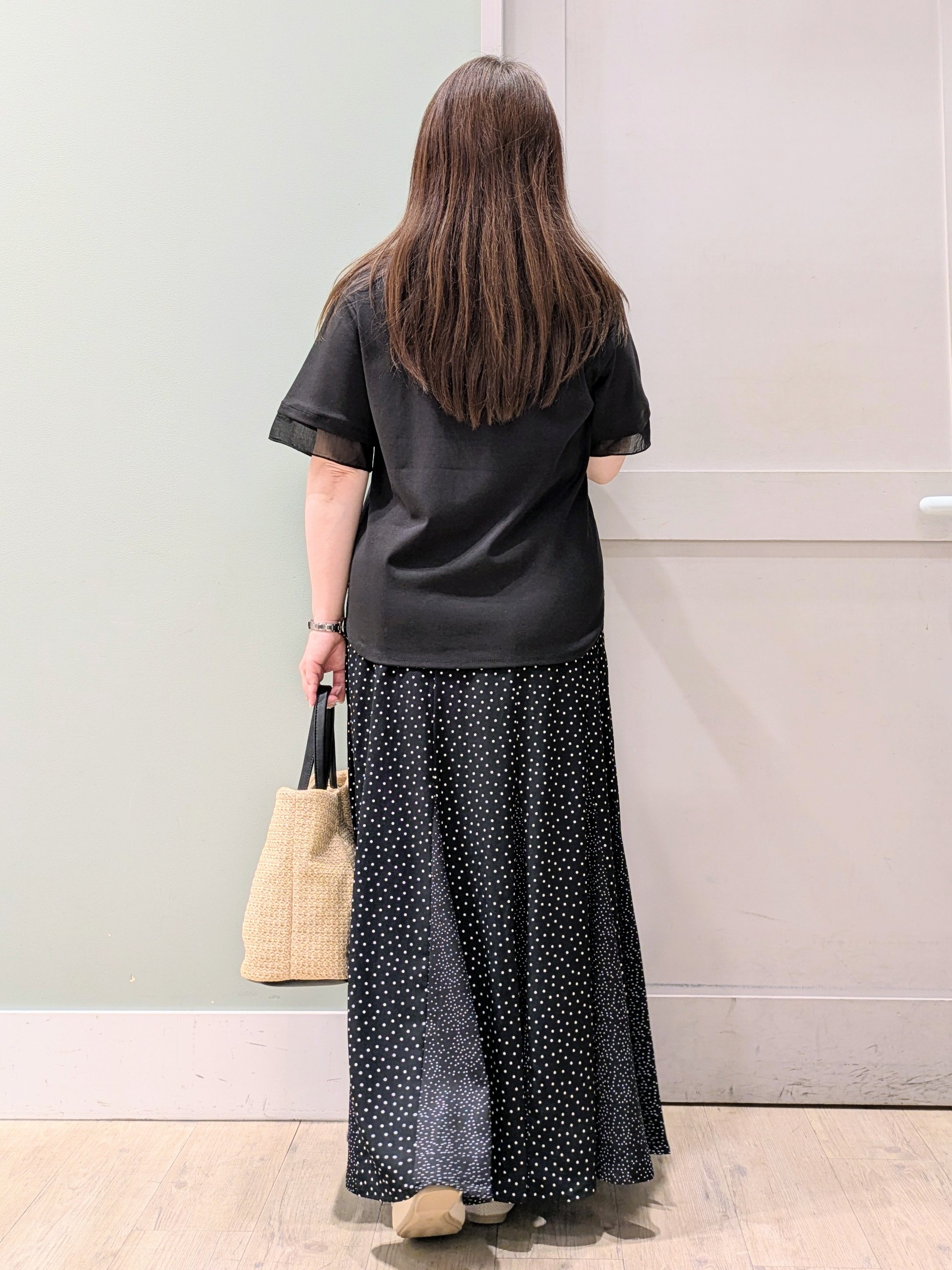 チグ♪さんの「grove｜【二の腕カバー/UVカット・ひんやり】袖口シアースクエアネックTシャツ」を使ったコーディネート