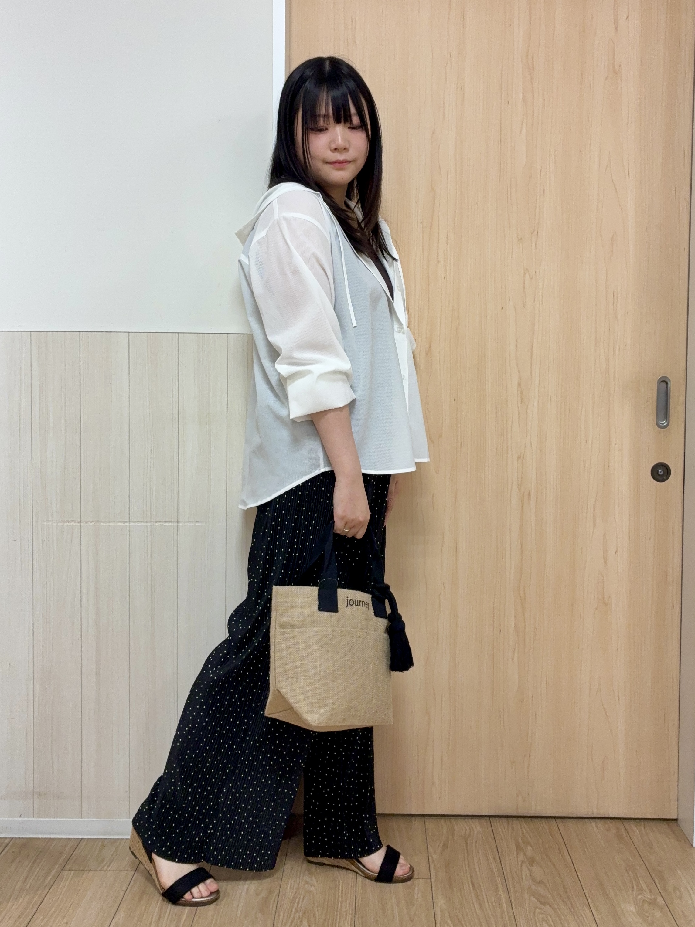 nanaseさんの「SHOO･LA･RUE｜【さらり快適/洗濯機可/S-LL】UVカット機能付き ライトな着心地 ひんやりシャツパーカ」を使ったコーディネート