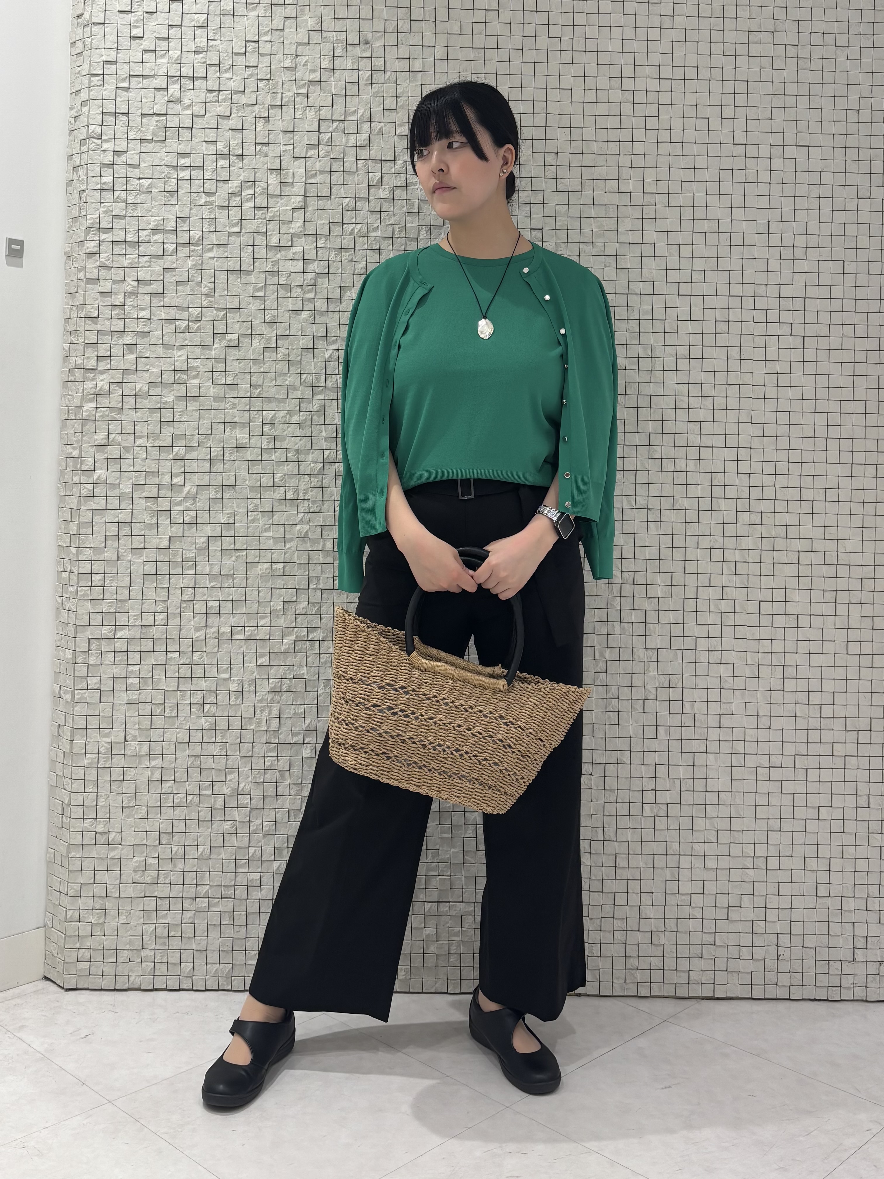 koharuさんの「INDIVI｜【UVケア/接触冷感／アンサンブル】丸首カーディガン＆袖スリット5分袖ニット」を使ったコーディネート