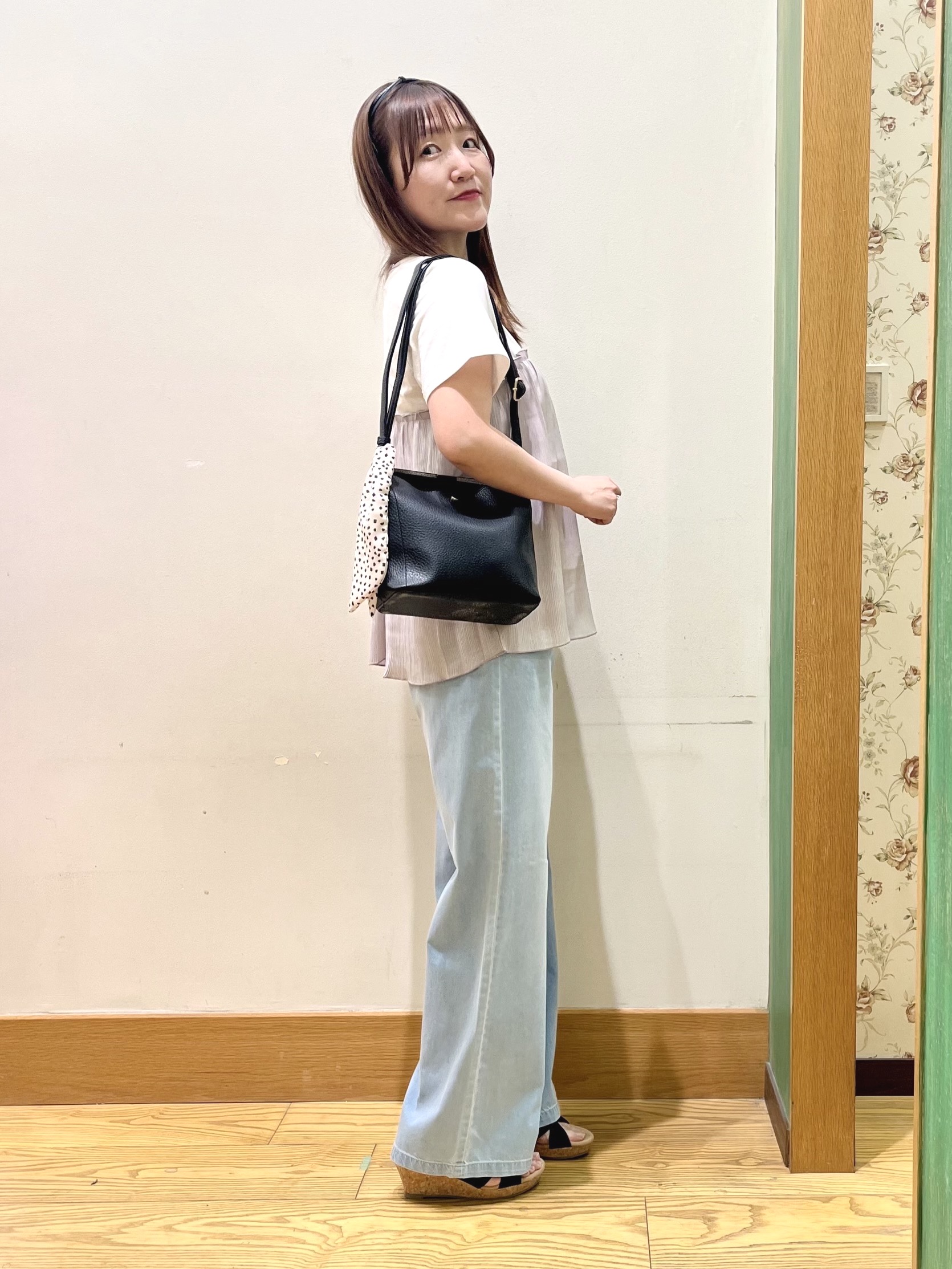ゆっきーさんの「SHOO･LA･RUE｜【ひんやり/S-LL】1枚でインせず決まる きらきらビスチェ風Tシャツ」を使ったコーディネート