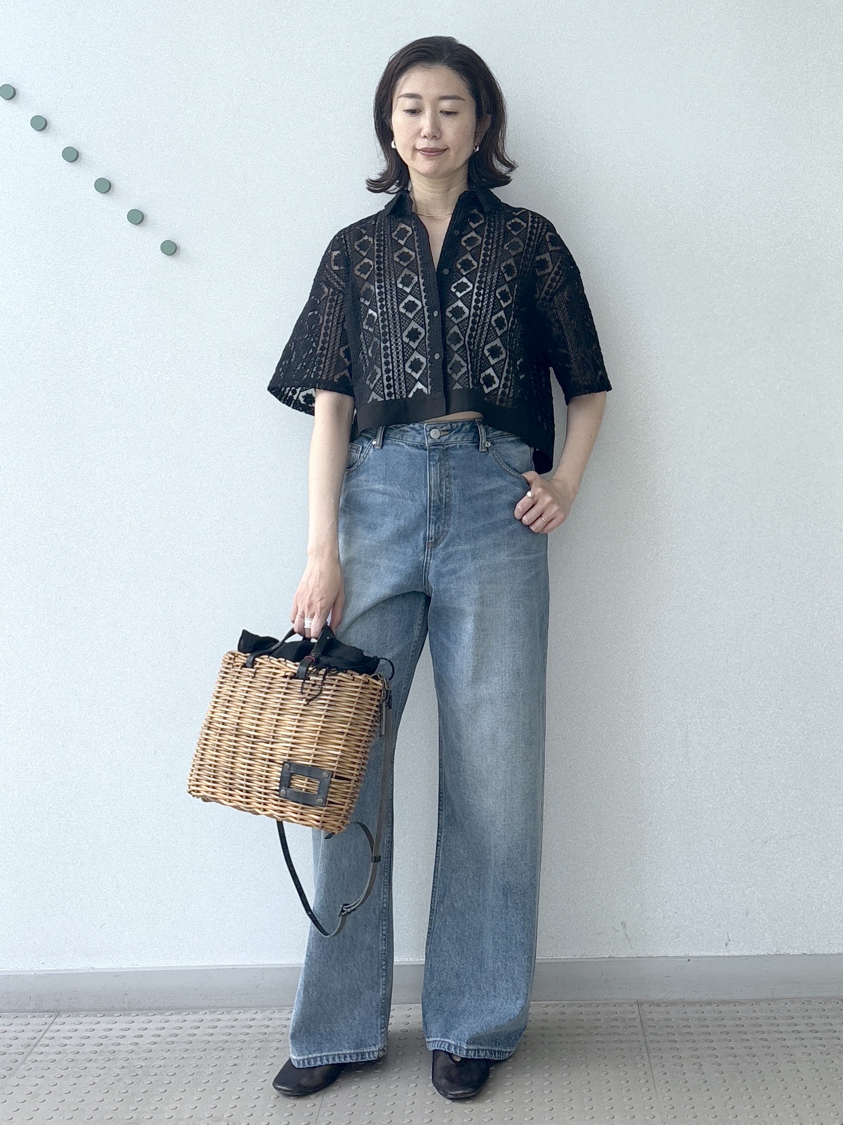 saitoさんの「DRESSTERIOR｜【着映え/ハーフ袖】ウォッシャブルレース クロップドシャツ」を使ったコーディネート