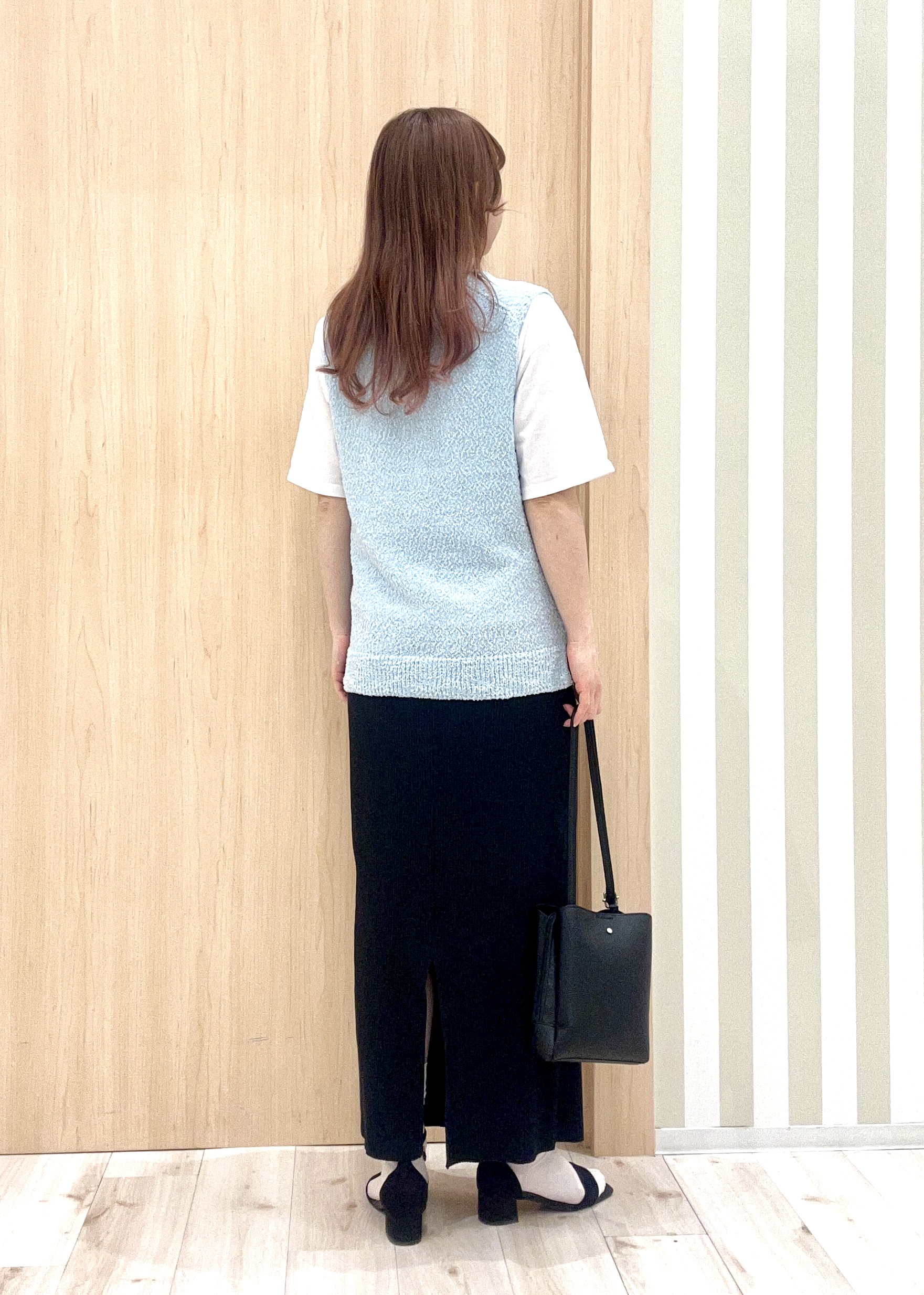ririさんの「SHOO･LA･RUE｜【2点セット/S-LL】ニットベスト＆ロゴTシャツSET」を使ったコーディネート