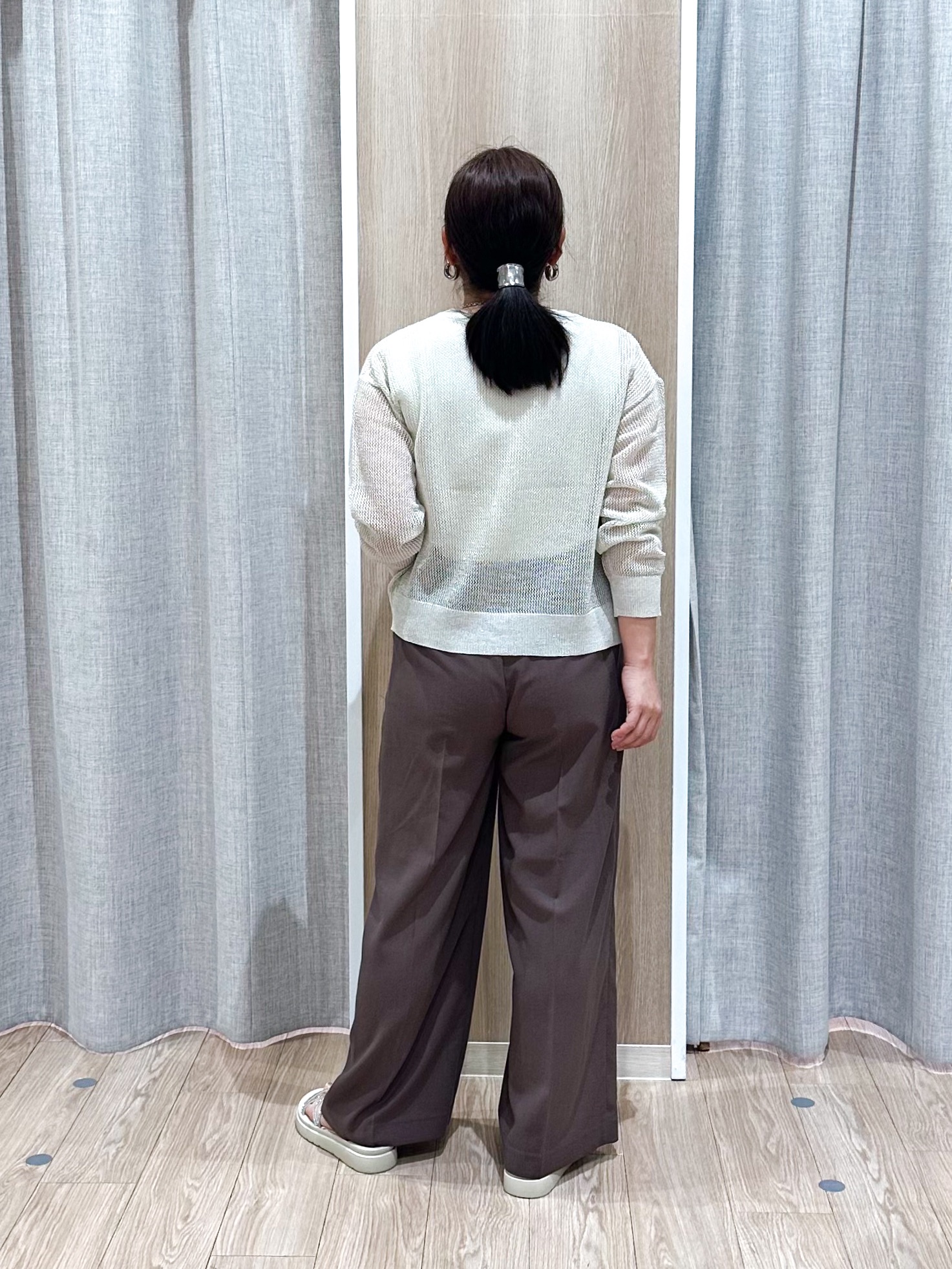 naoさんの「grove｜【貴島明日香さん着用】ラメメッシュキーネックカーディガン」を使ったコーディネート