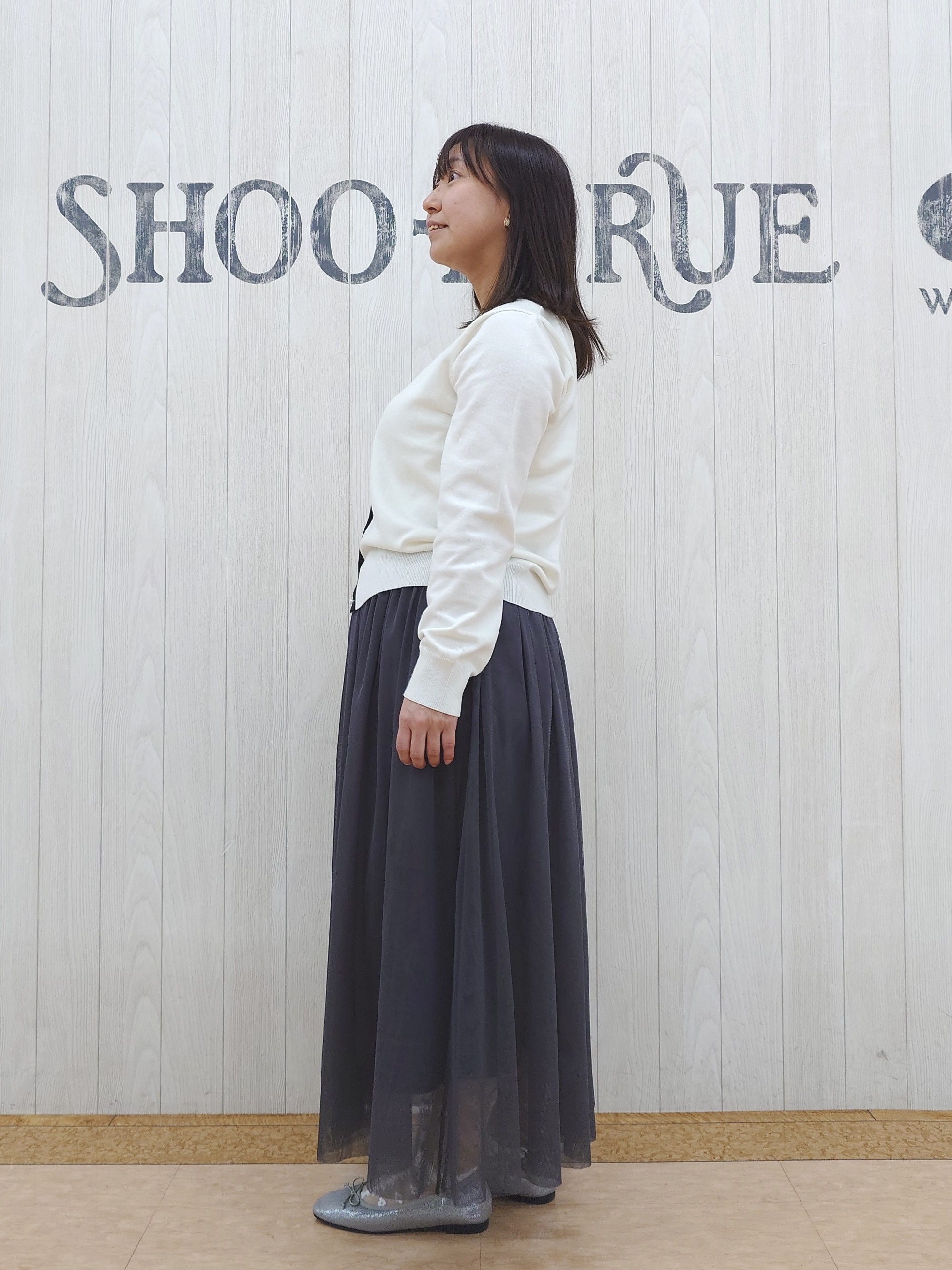とろろさんの「SHOO･LA･RUE｜【洗濯機可/アンサンブル可】パール&times;ビジューがきらめく 上品クルーネックカーディガン」を使ったコーディネート
