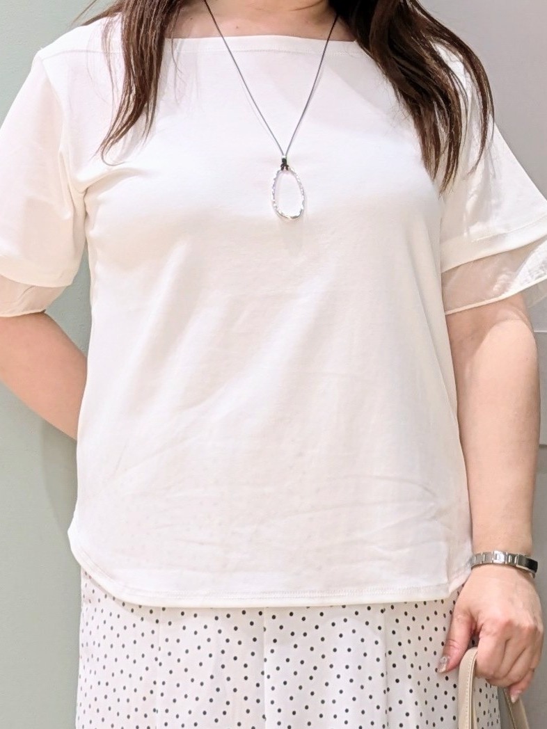 チグ♪さんの「grove｜【二の腕カバー/UVカット・ひんやり】袖口シアースクエアネックTシャツ」を使ったコーディネート
