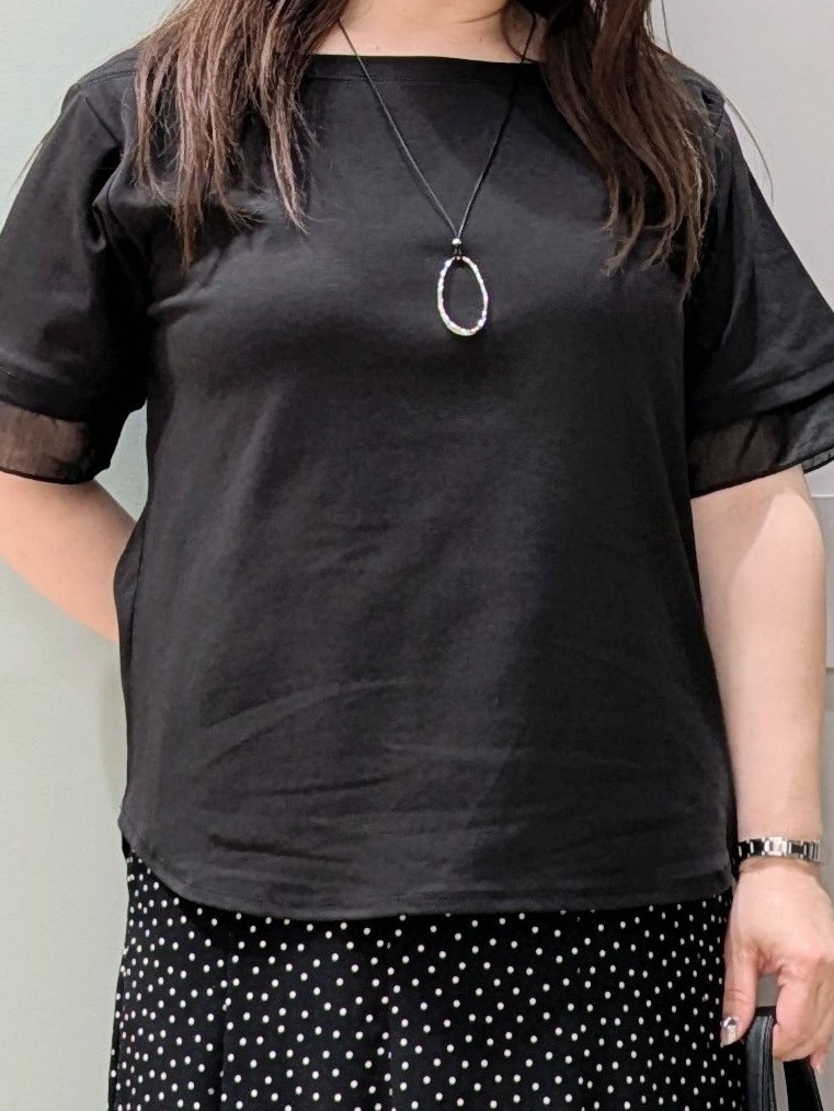 チグ♪さんの「grove｜【二の腕カバー/UVカット・ひんやり】袖口シアースクエアネックTシャツ」を使ったコーディネート