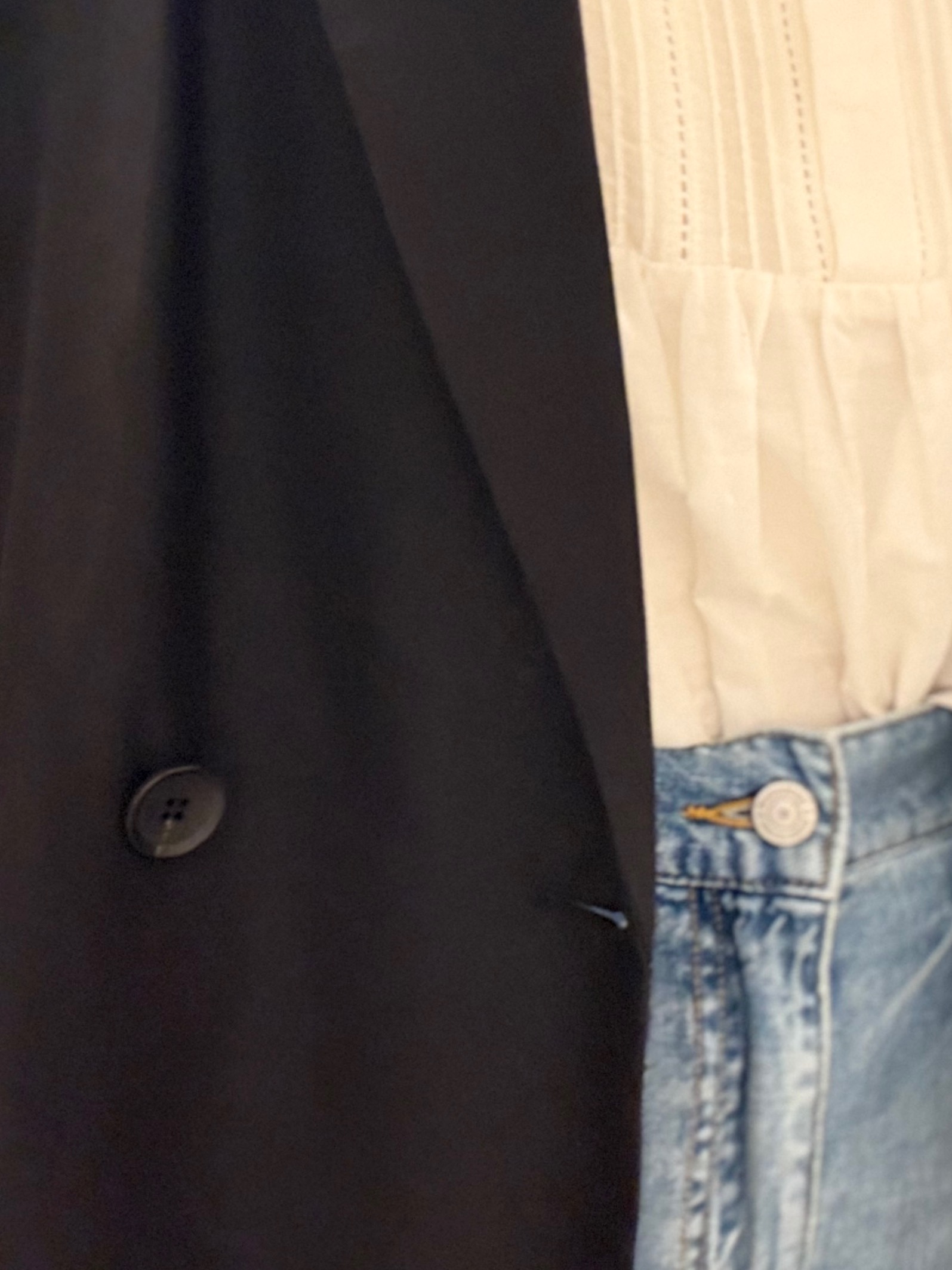 Yamaさんの「DRESSTERIOR｜コットンシルク ラッフルスリーブ ブラウス」を使ったコーディネート
