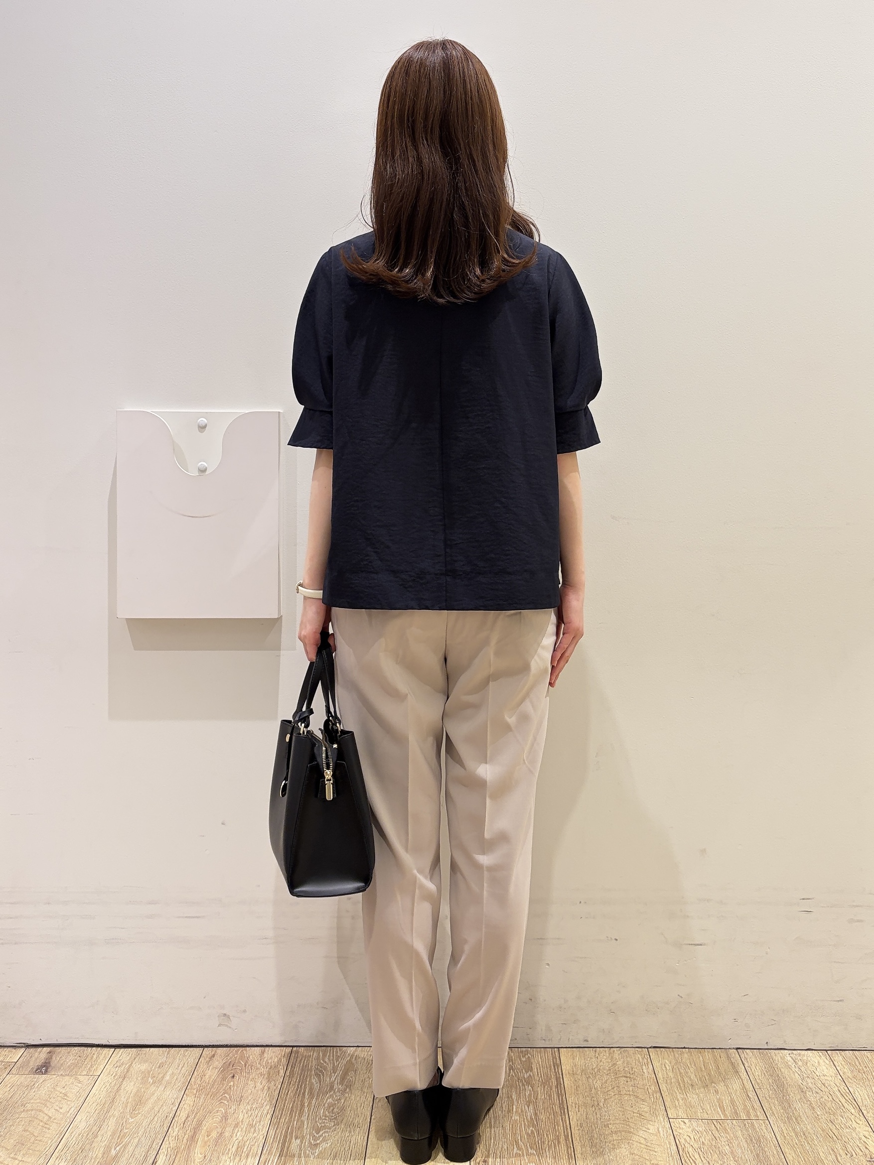 MOMOさんの「index｜【接触冷感】タックパフスリーブブラウス《吸水速乾／防シワ／洗濯機OK／XS～3L／6col》」を使ったコーディネート