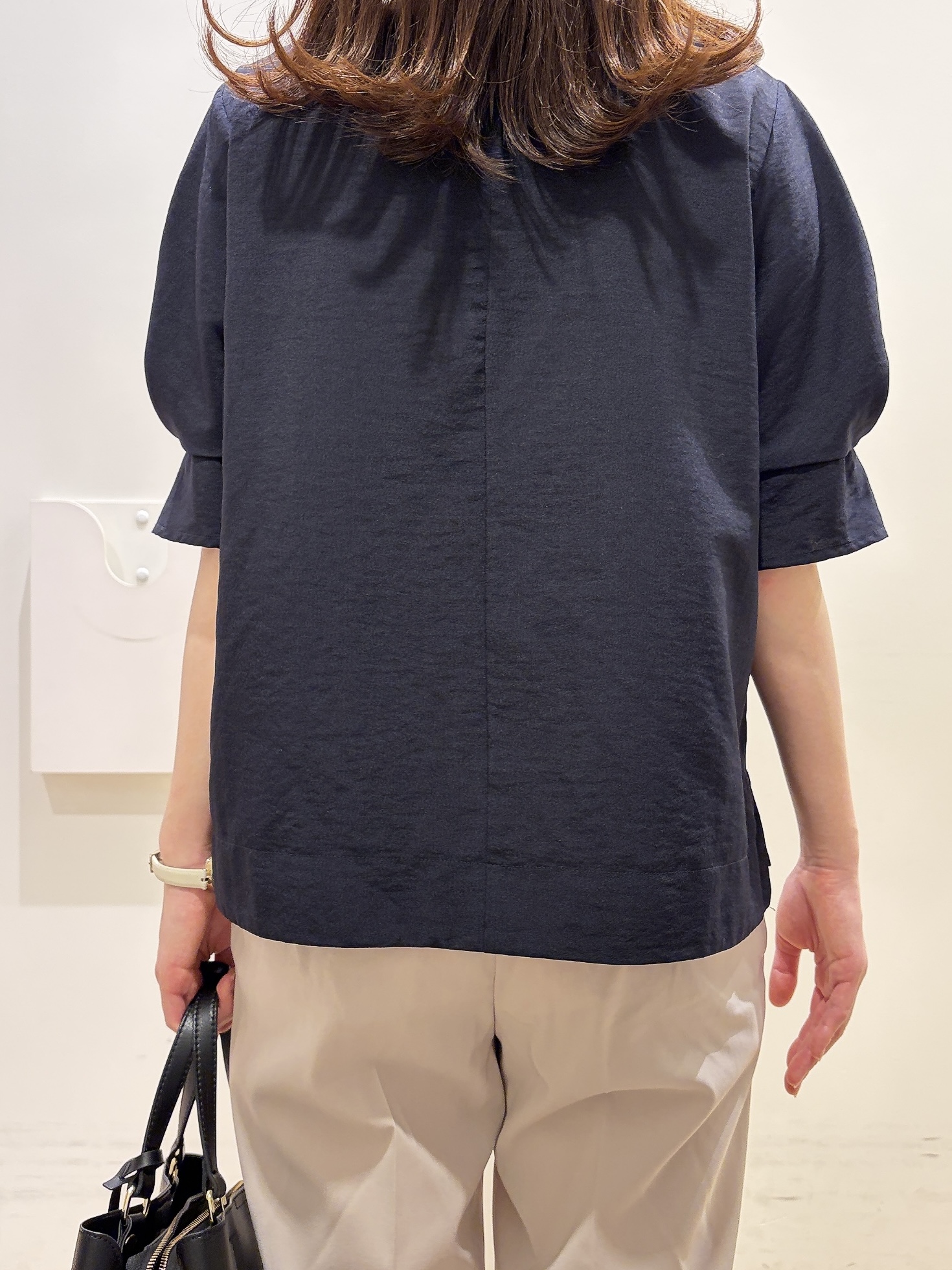 MOMOさんの「index｜【接触冷感】タックパフスリーブブラウス《吸水速乾／防シワ／洗濯機OK／XS～3L／6col》」を使ったコーディネート