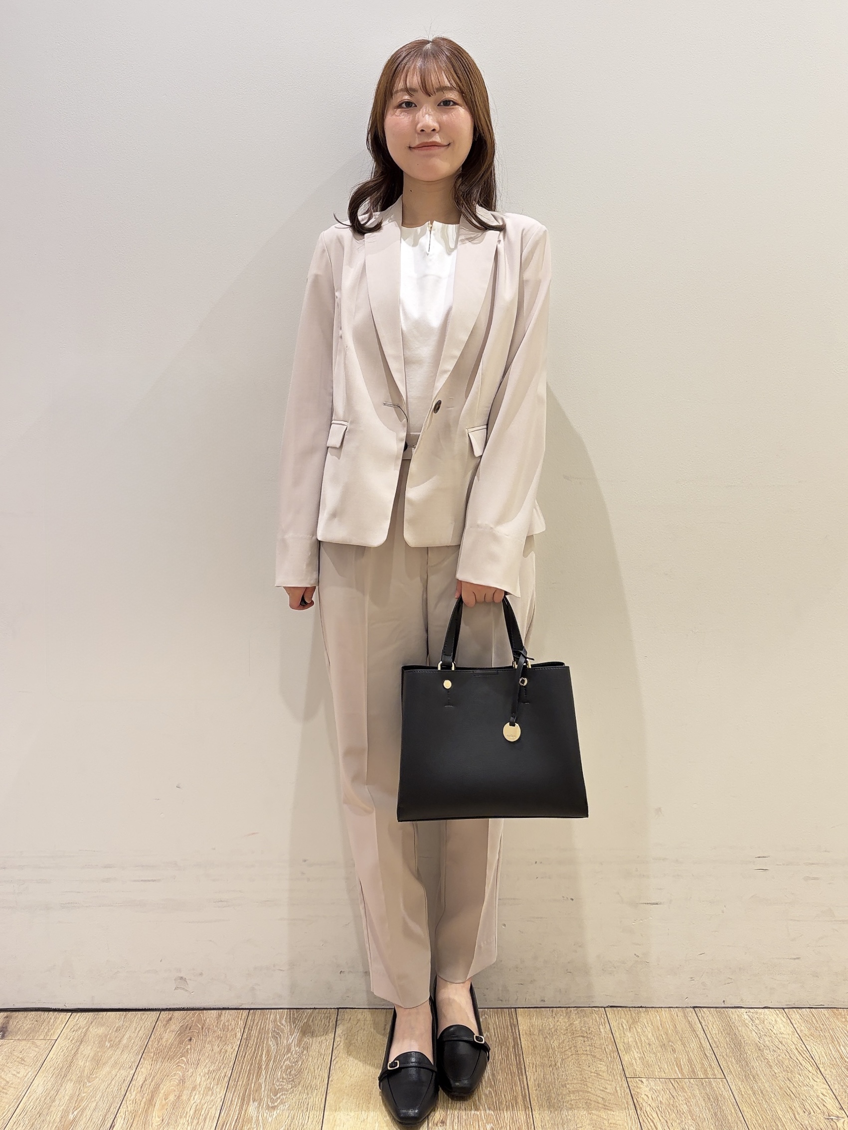 MOMOさんの「index｜【接触冷感】ビジューキーネックフレンチトップス《UVケア／洗濯機OK／XS～3L／8col》」を使ったコーディネート