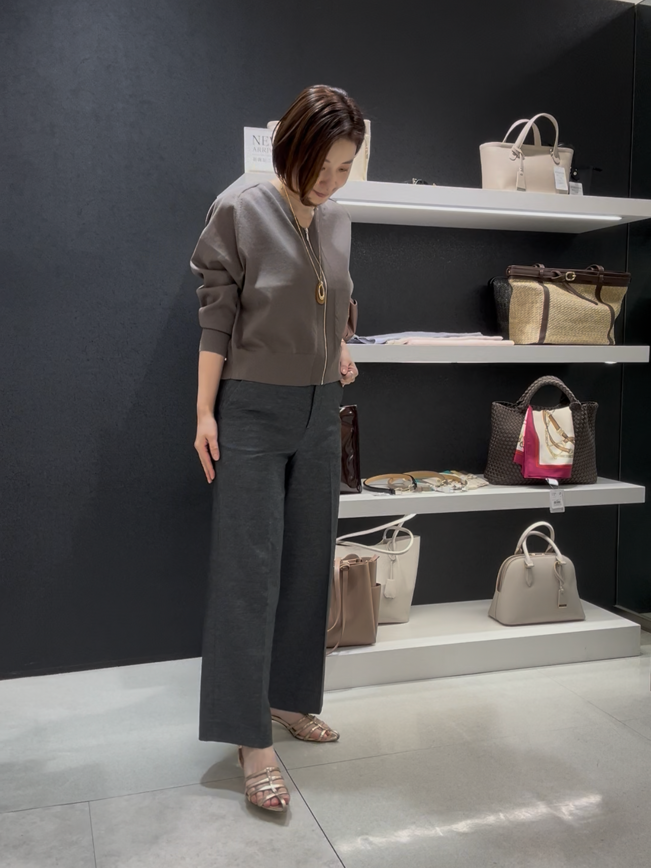 まどかさんの「UNTITLED｜【アンサンブル可/日除け・冷房対策】シアーレーヨンZIPカーディガン」を使ったコーディネート