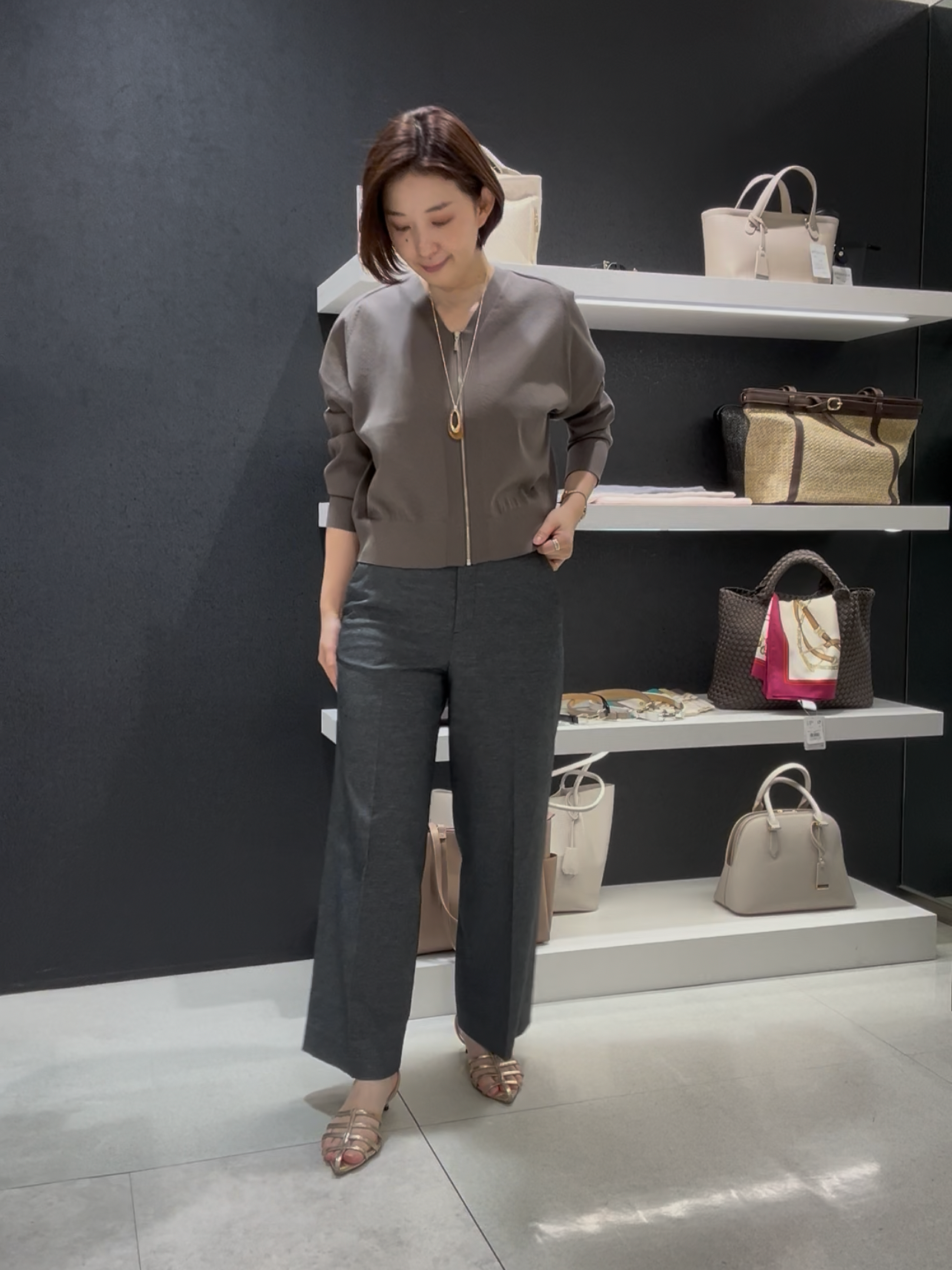 まどかさんの「UNTITLED｜【アンサンブル可/日除け・冷房対策】シアーレーヨンZIPカーディガン」を使ったコーディネート