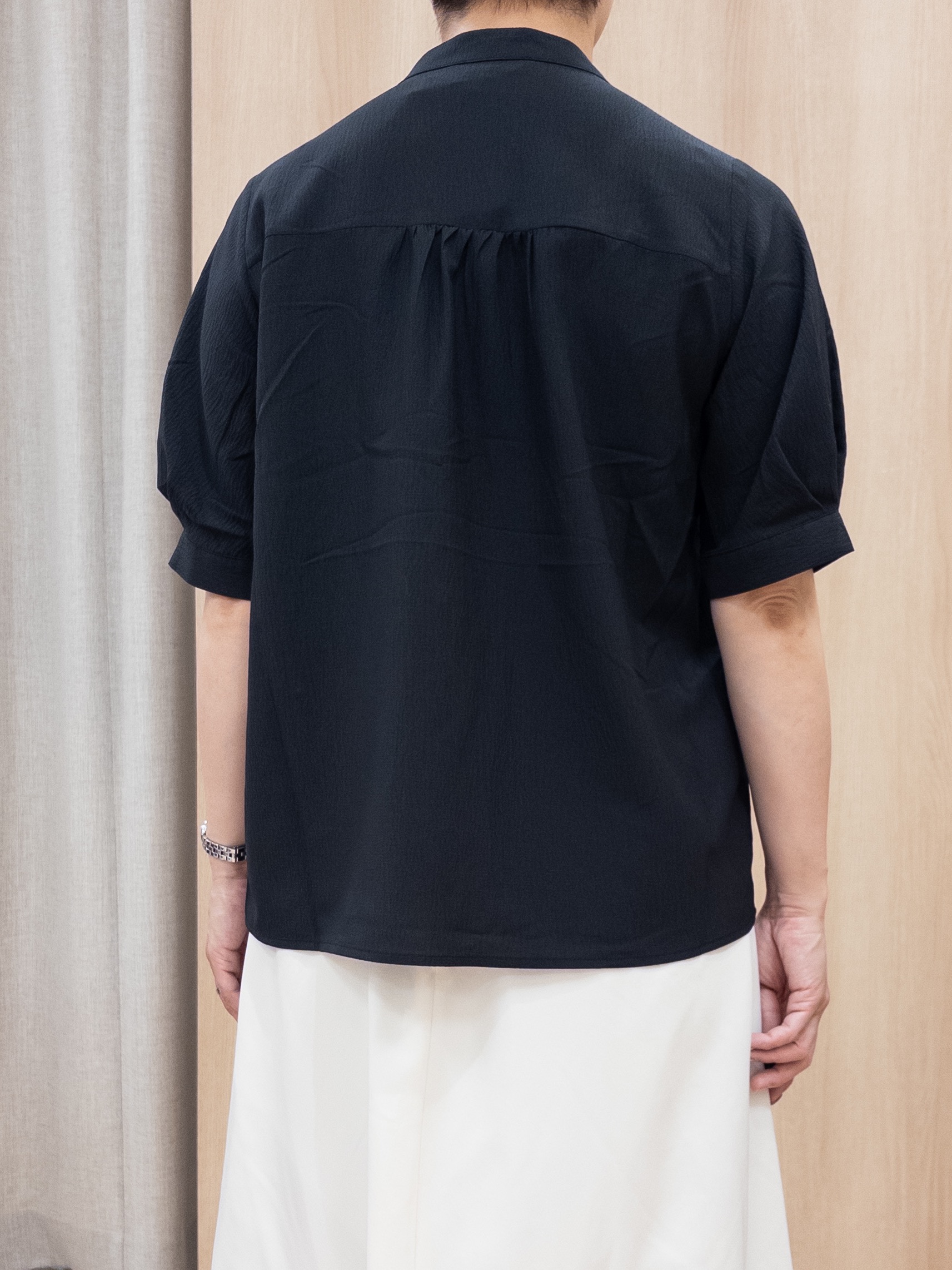 シュウコさんの「grove｜【貴島明日香さん着用/体型カバー】ON・OFF使えるスモッキングタックブラウス」を使ったコーディネート