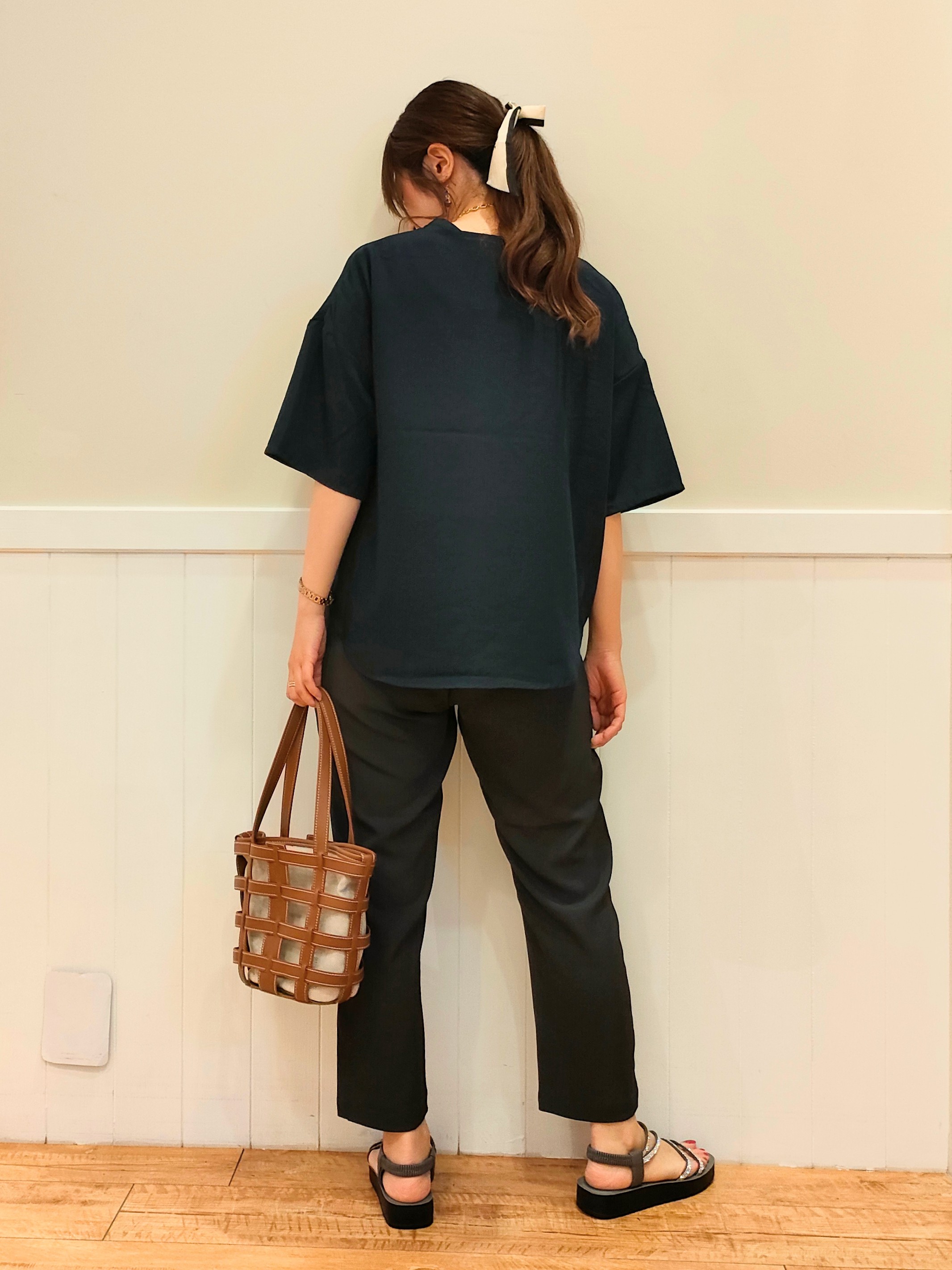 NMさんの「SHOO･LA･RUE｜【洗濯機可/S-LL】大人の抜け感 ゆるっと5分袖シャツ」を使ったコーディネート