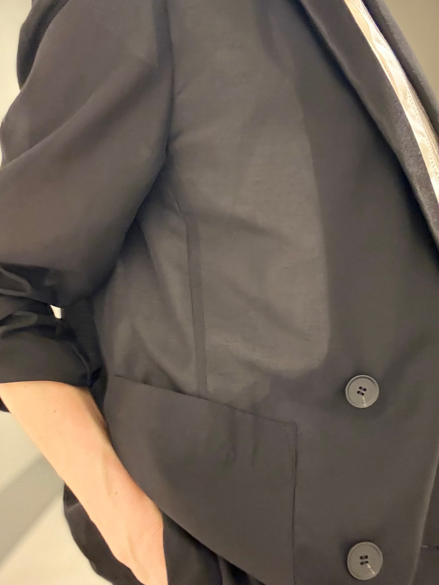 Yamaさんの「DRESSTERIOR｜コットンシルク ラッフルスリーブ ブラウス」を使ったコーディネート