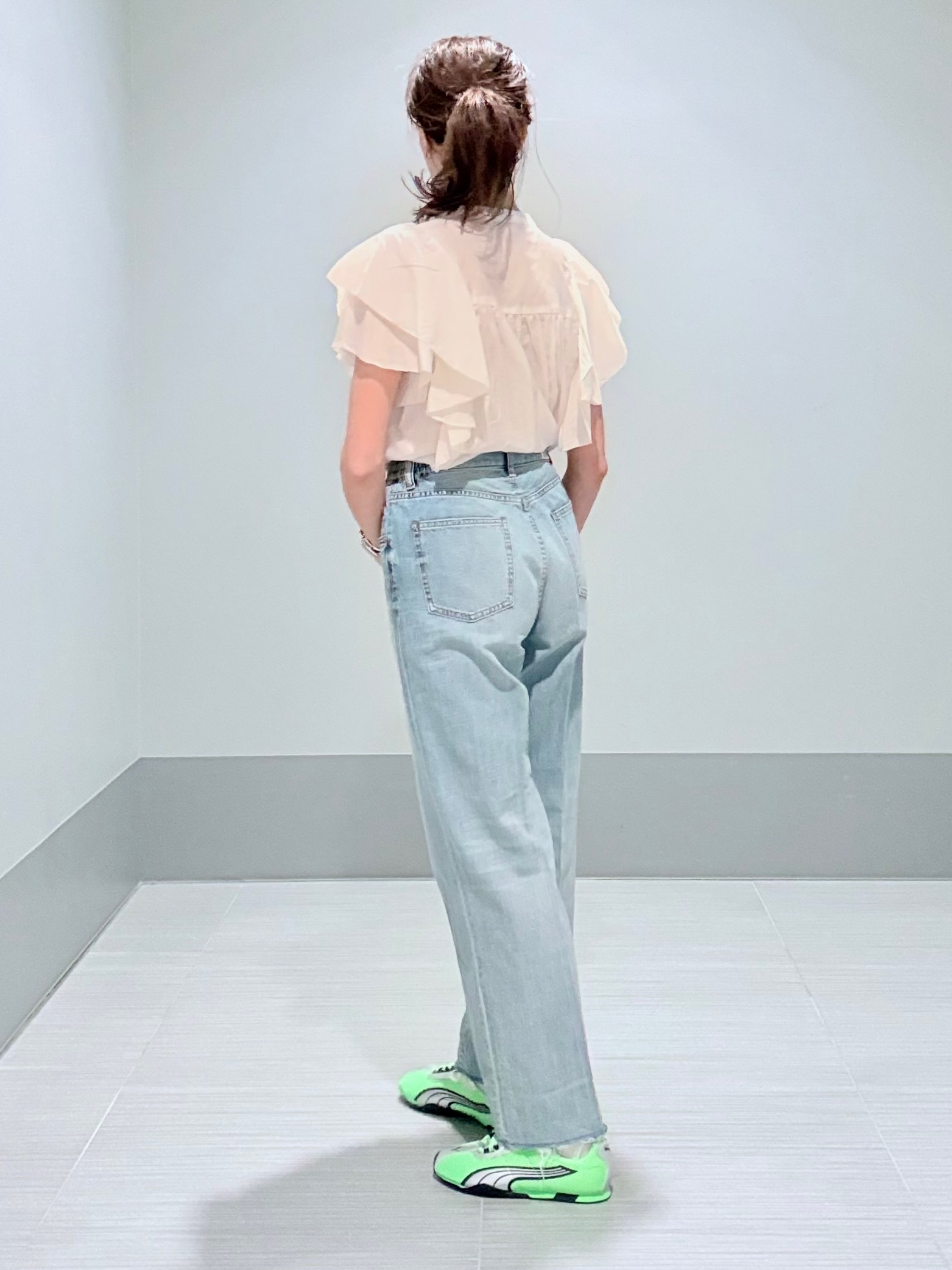 Yamaさんの「DRESSTERIOR｜コットンシルク ラッフルスリーブ ブラウス」を使ったコーディネート