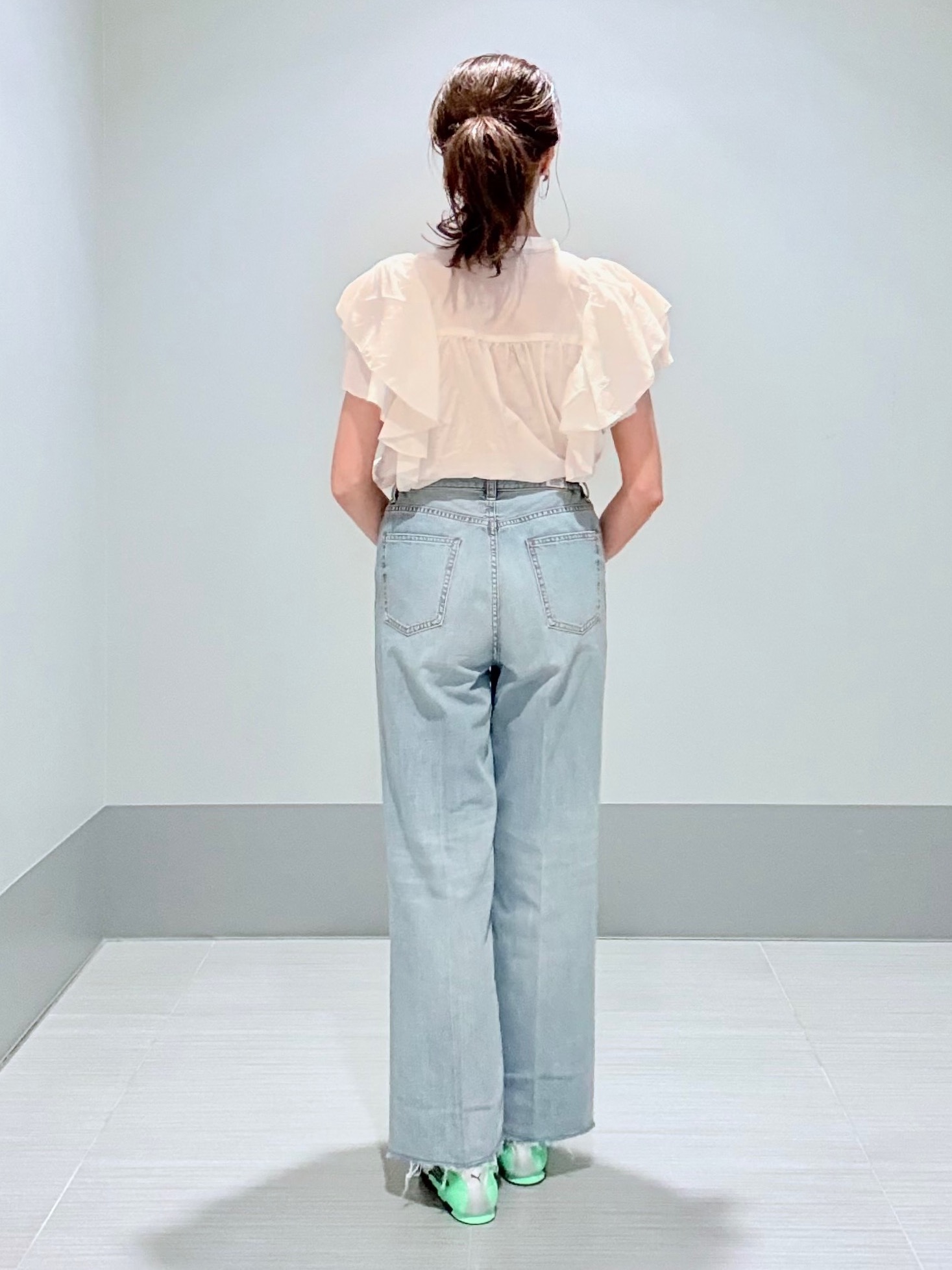 Yamaさんの「DRESSTERIOR｜コットンシルク ラッフルスリーブ ブラウス」を使ったコーディネート
