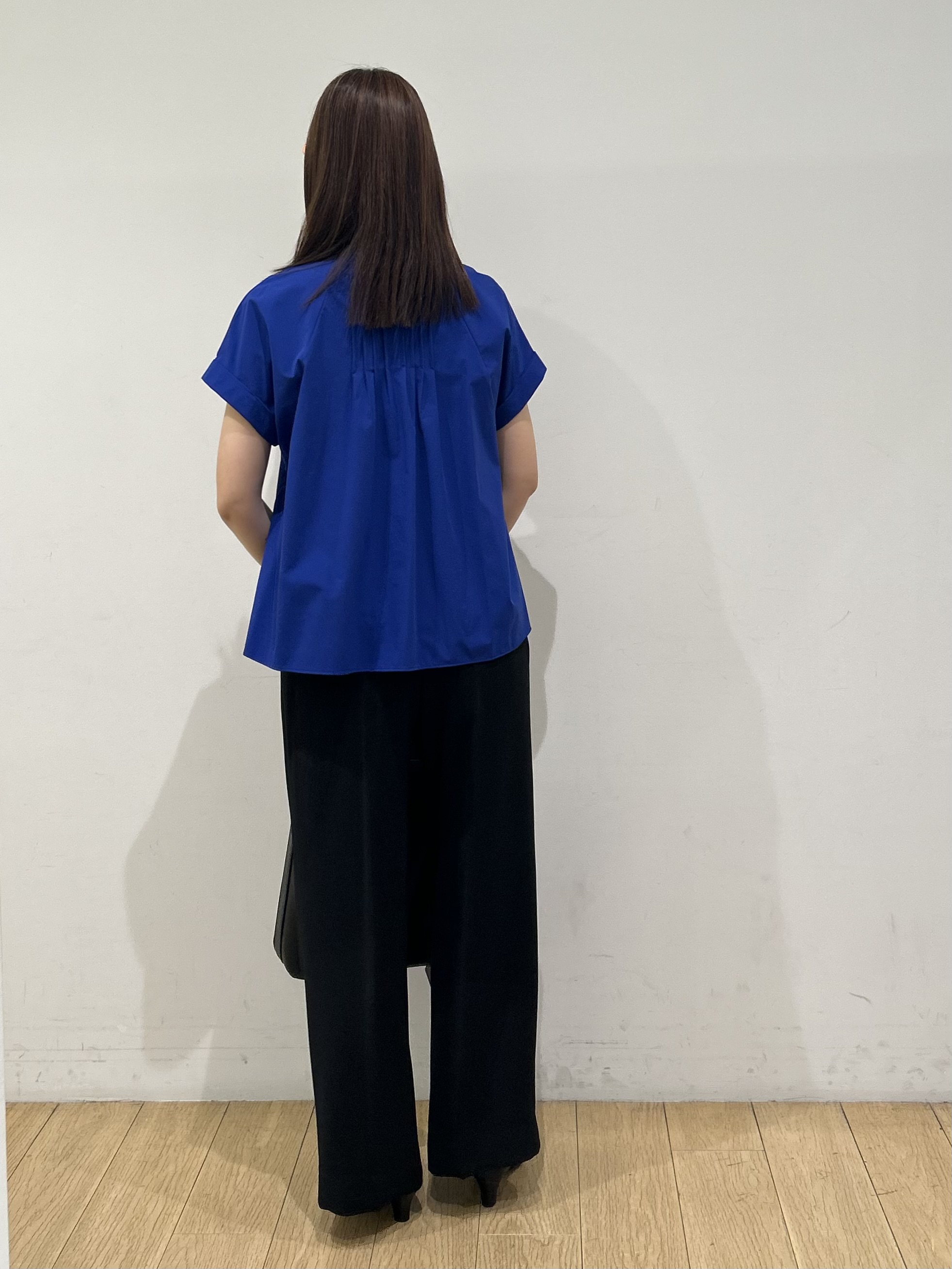 kozueさんの「INDIVI｜【撥水／UVケア／SETUP可能】軽量タックスキッパーブラウス」を使ったコーディネート