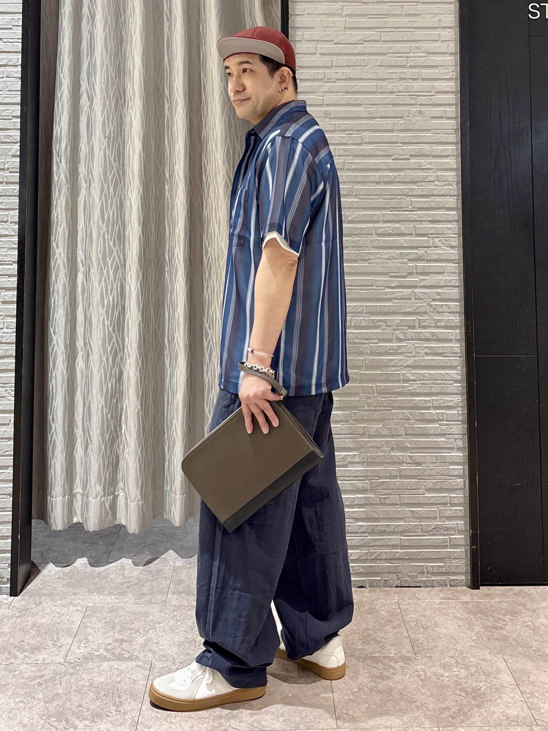 Pーyamaさんの「THE SHOP TK｜メッシュ ストライプ半袖シャツ 洗濯機OK／通気性◎」を使ったコーディネート