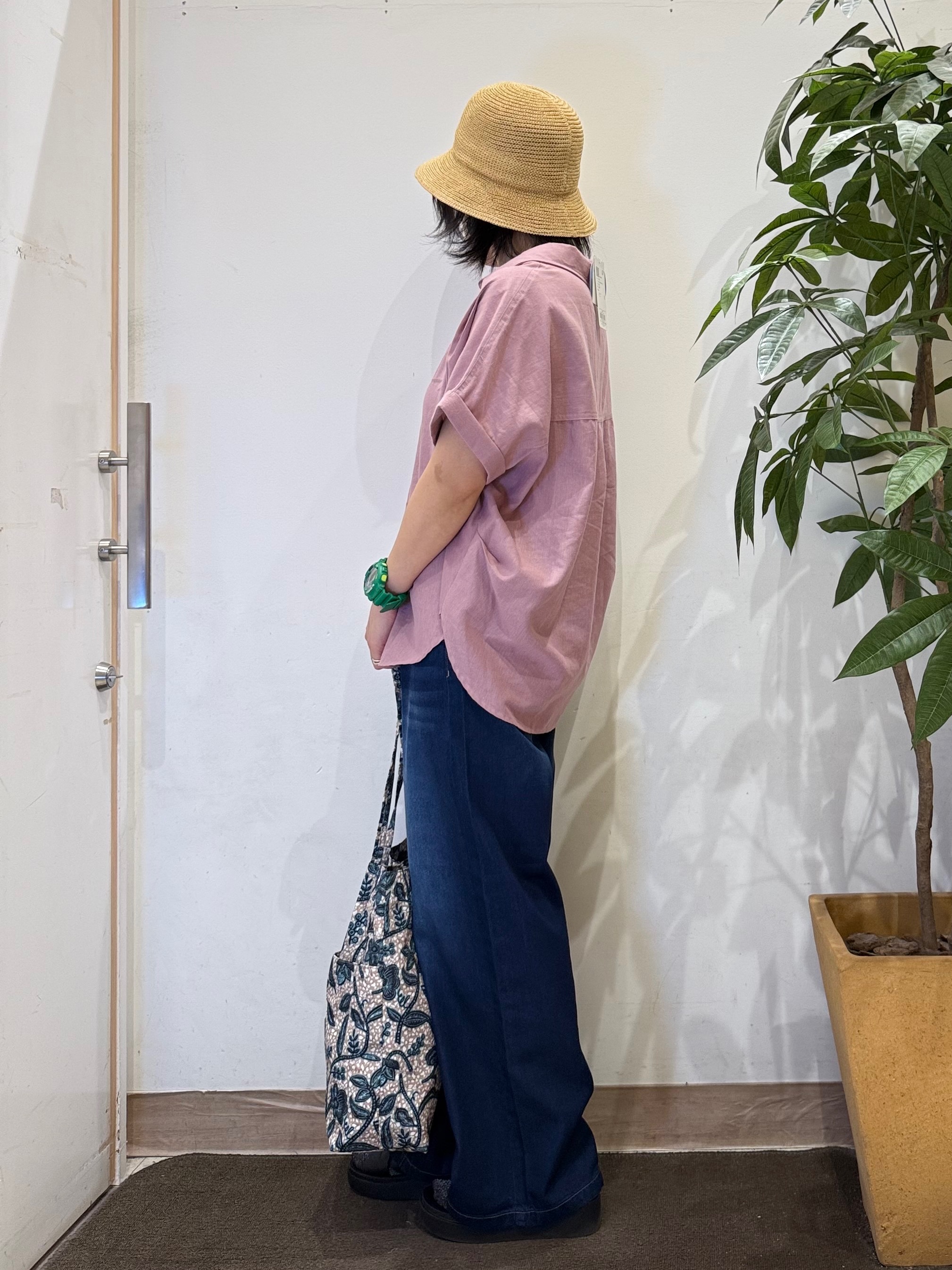 misakiさんの「SHOO･LA･RUE｜【ひんやり/UV】インせず着られる フレンチリネンスキッパーシャツ」を使ったコーディネート