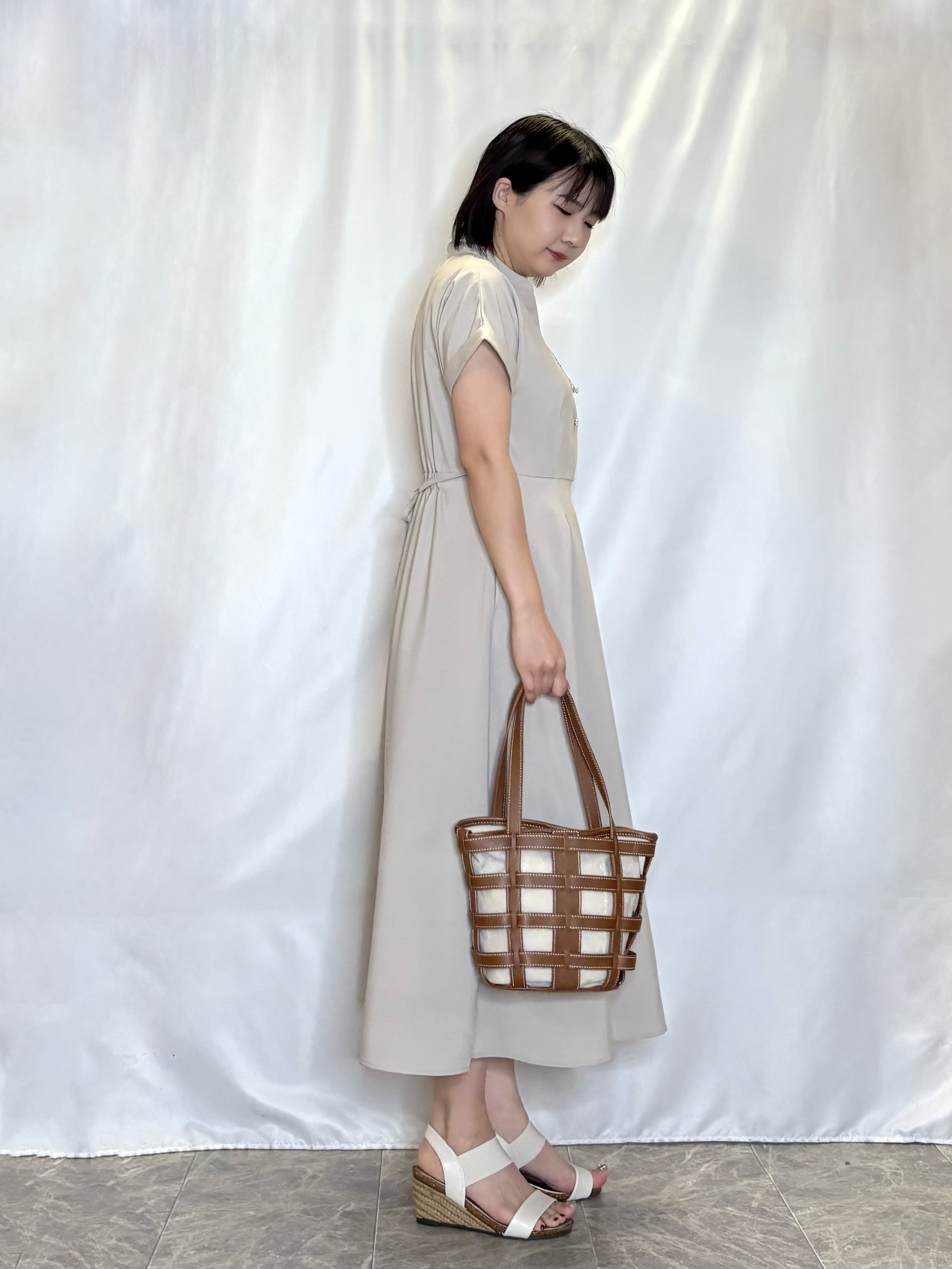 ネリさんの「SHOO･LA･RUE｜【洗濯機可／洗濯後しわになりにくい】ウエストタックフレンチワンピース」を使ったコーディネート