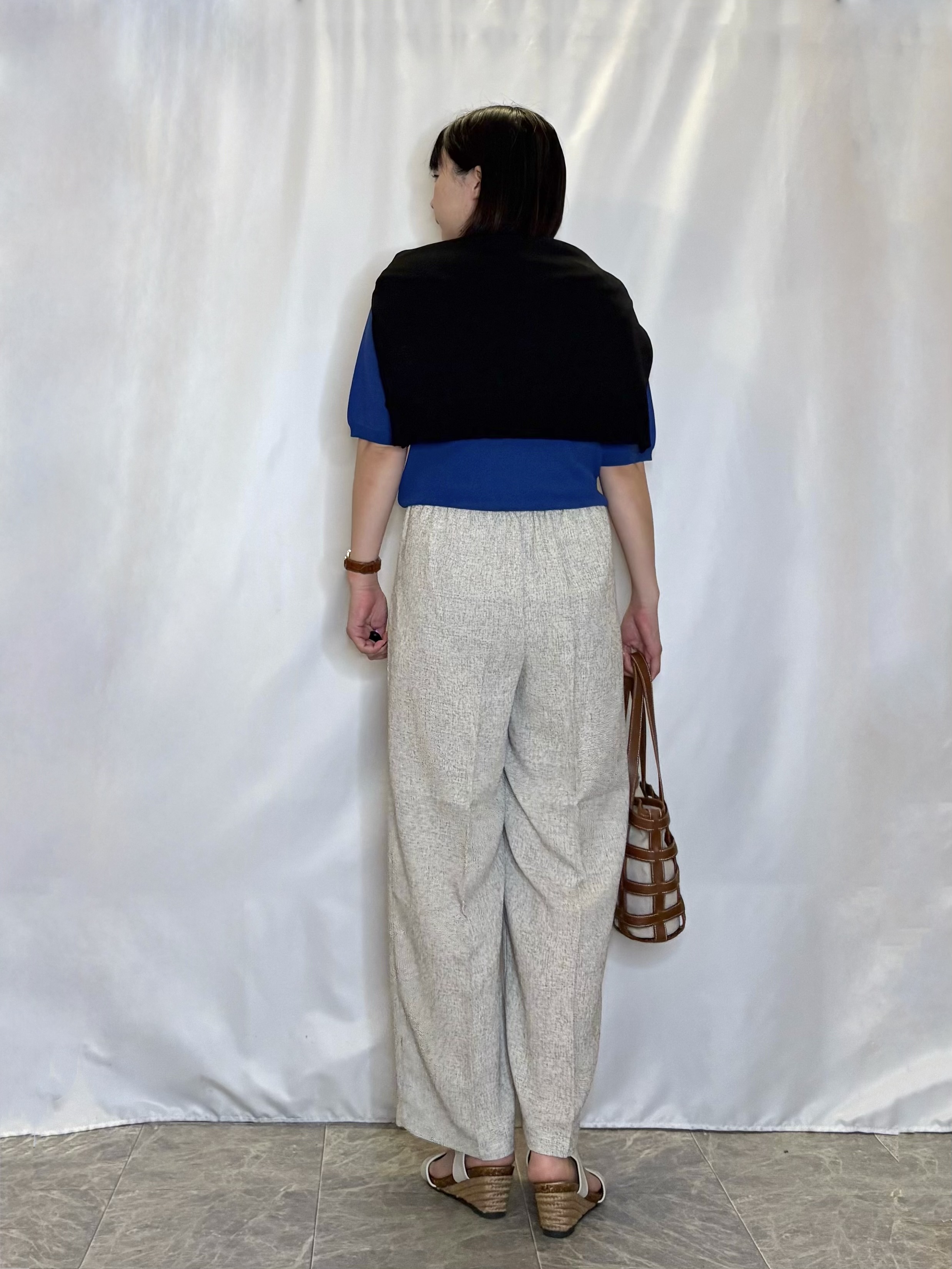ネリさんの「SHOO･LA･RUE｜【洗濯機可/ひんやり/UV】さらっとしたタッチが心地よい ショート丈 Vネックカーディガン」を使ったコーディネート