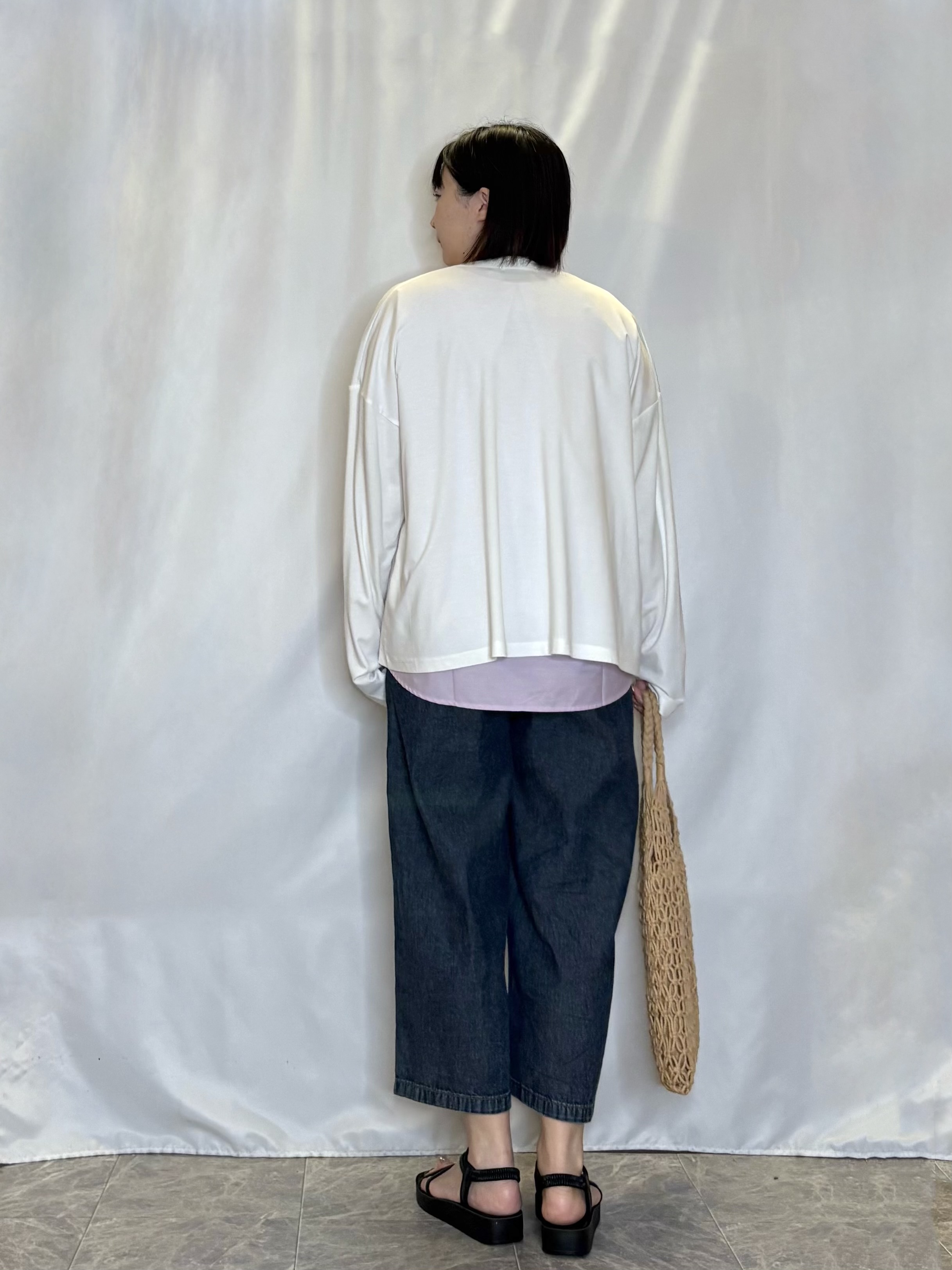 ネリさんの「SHOO･LA･RUE｜【S-LL/UV】手の甲まで隠れる 指穴付き とろみVネックカーディガン」を使ったコーディネート