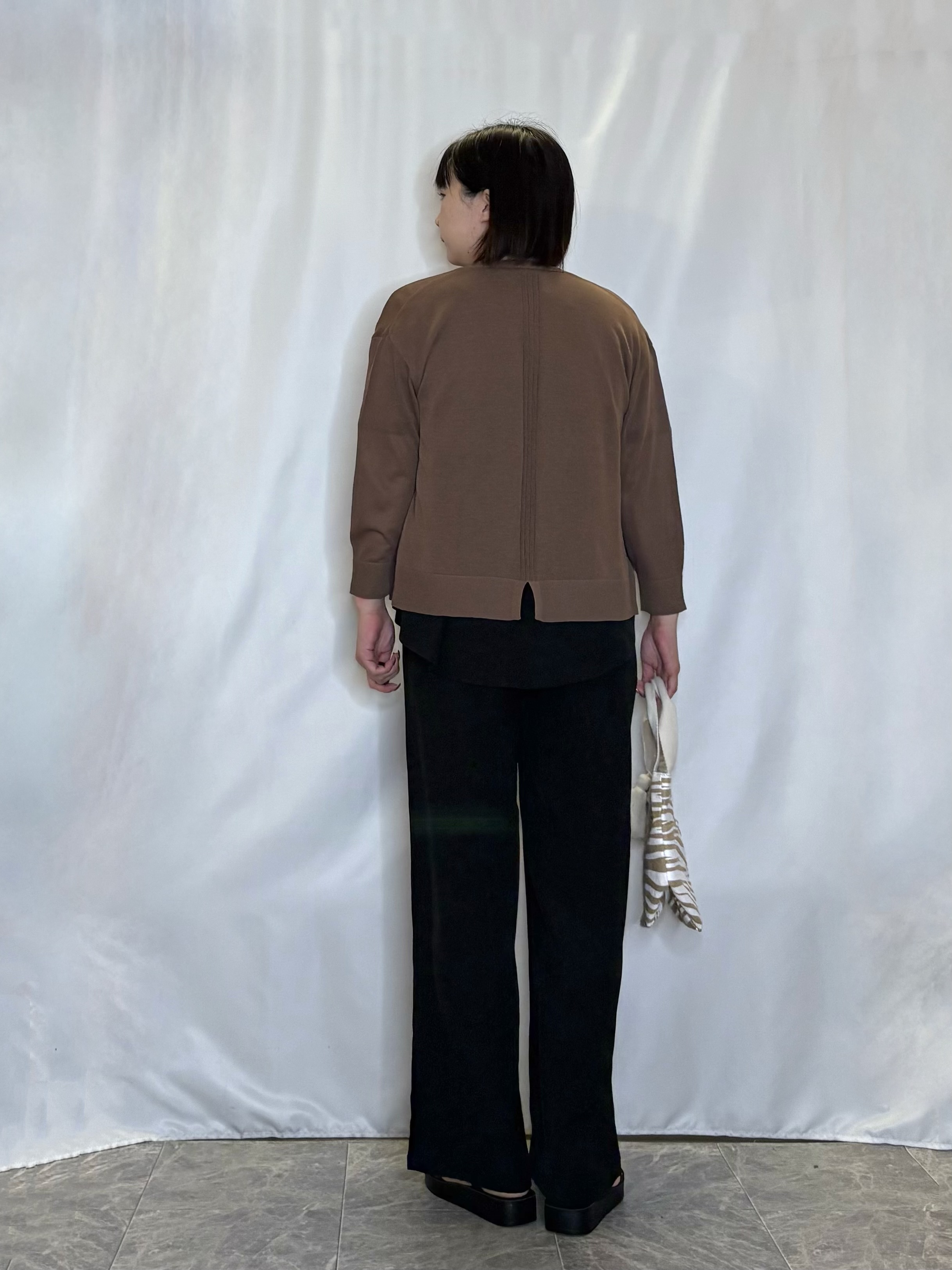 ネリさんの「SHOO･LA･RUE｜【ひんやり/洗濯機可/S-LL】オンにもオフにも マルチに使えるボタンレスカーディガン」を使ったコーディネート
